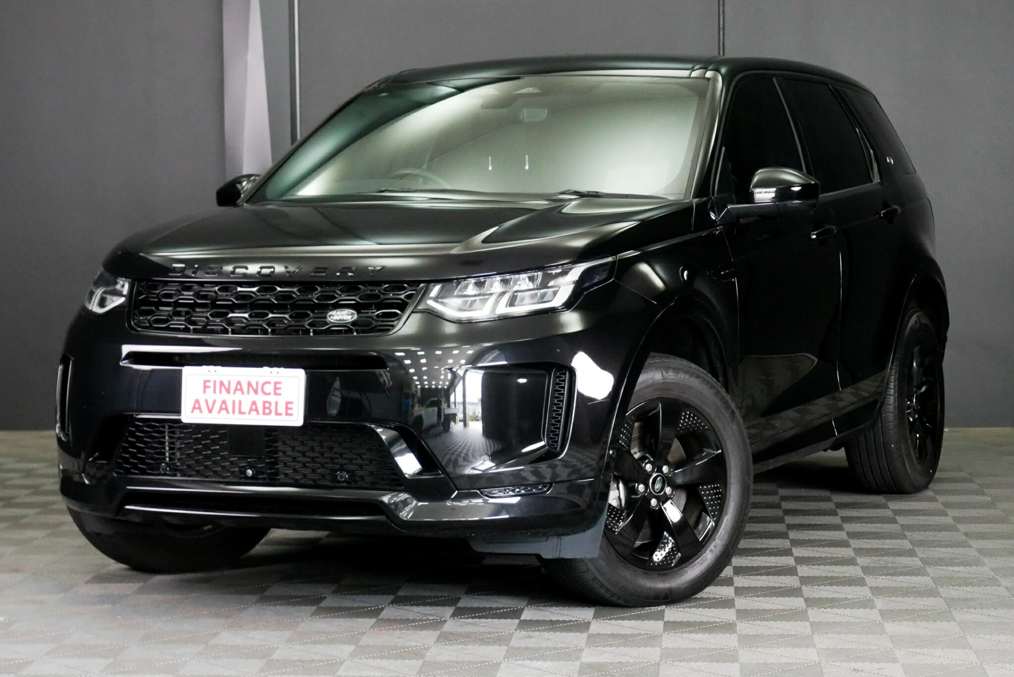 Land Rover Discovery Sport image 3