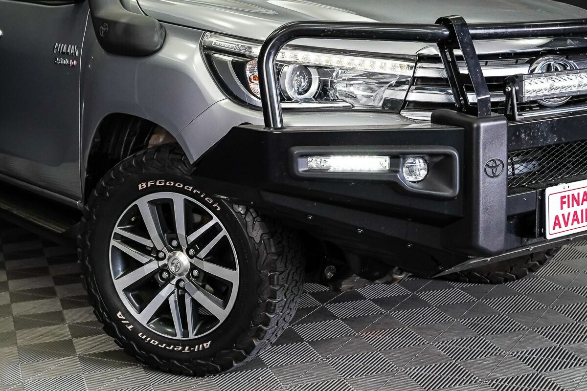 Toyota Hilux image 2
