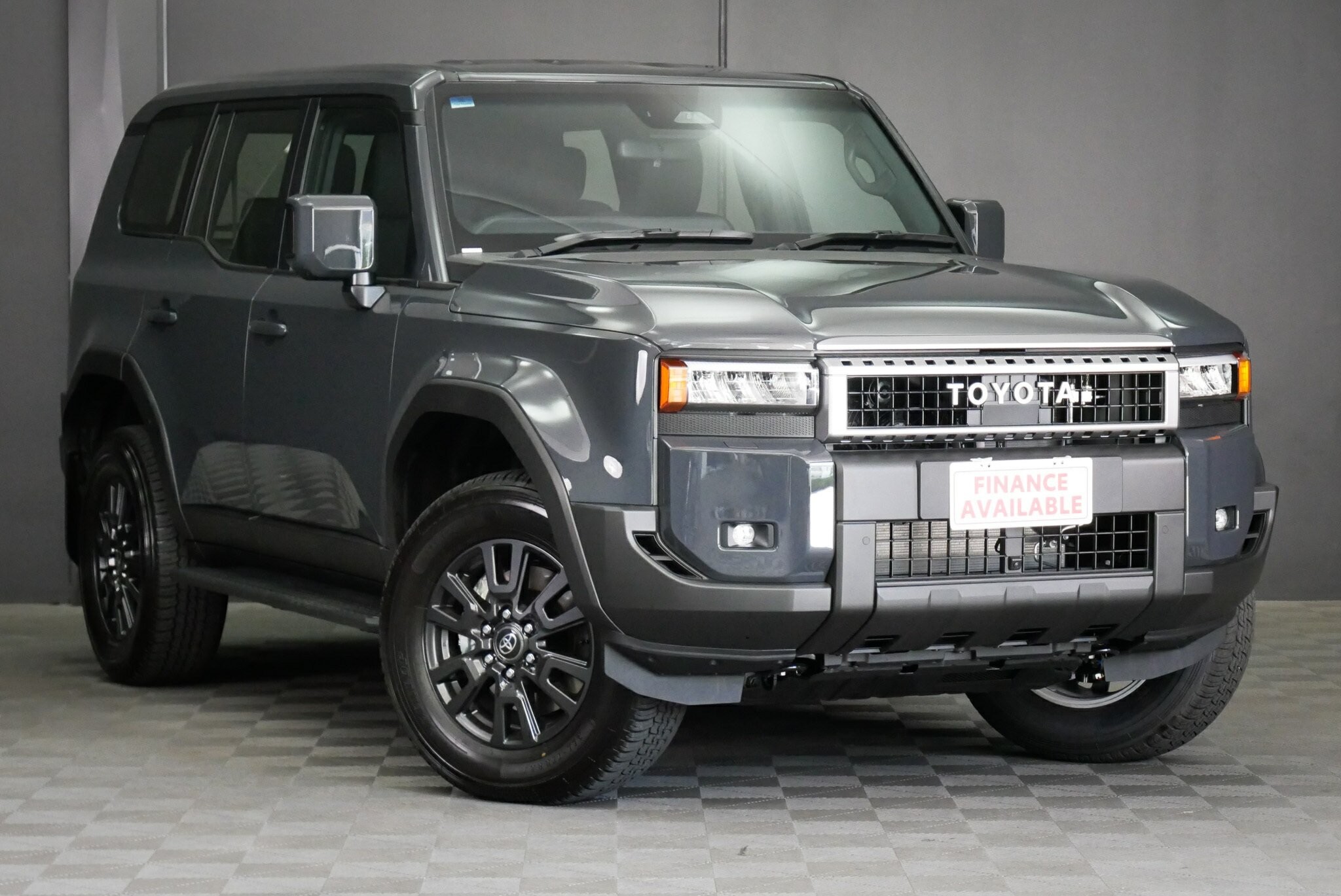 Toyota Landcruiser Prado image 1