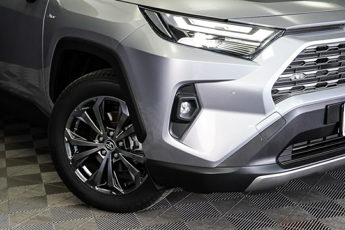 Toyota Rav4 image 2