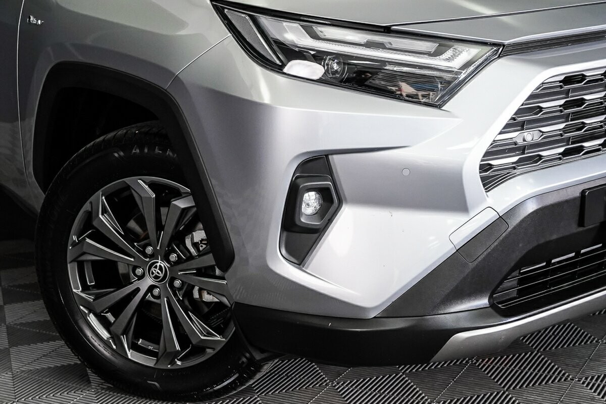 Toyota Rav4 image 2