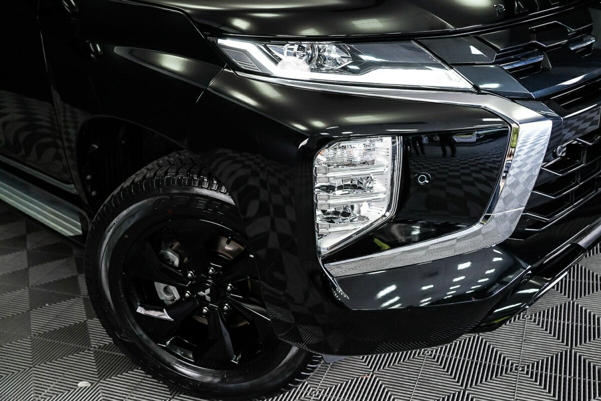 Mitsubishi Pajero Sport image 2