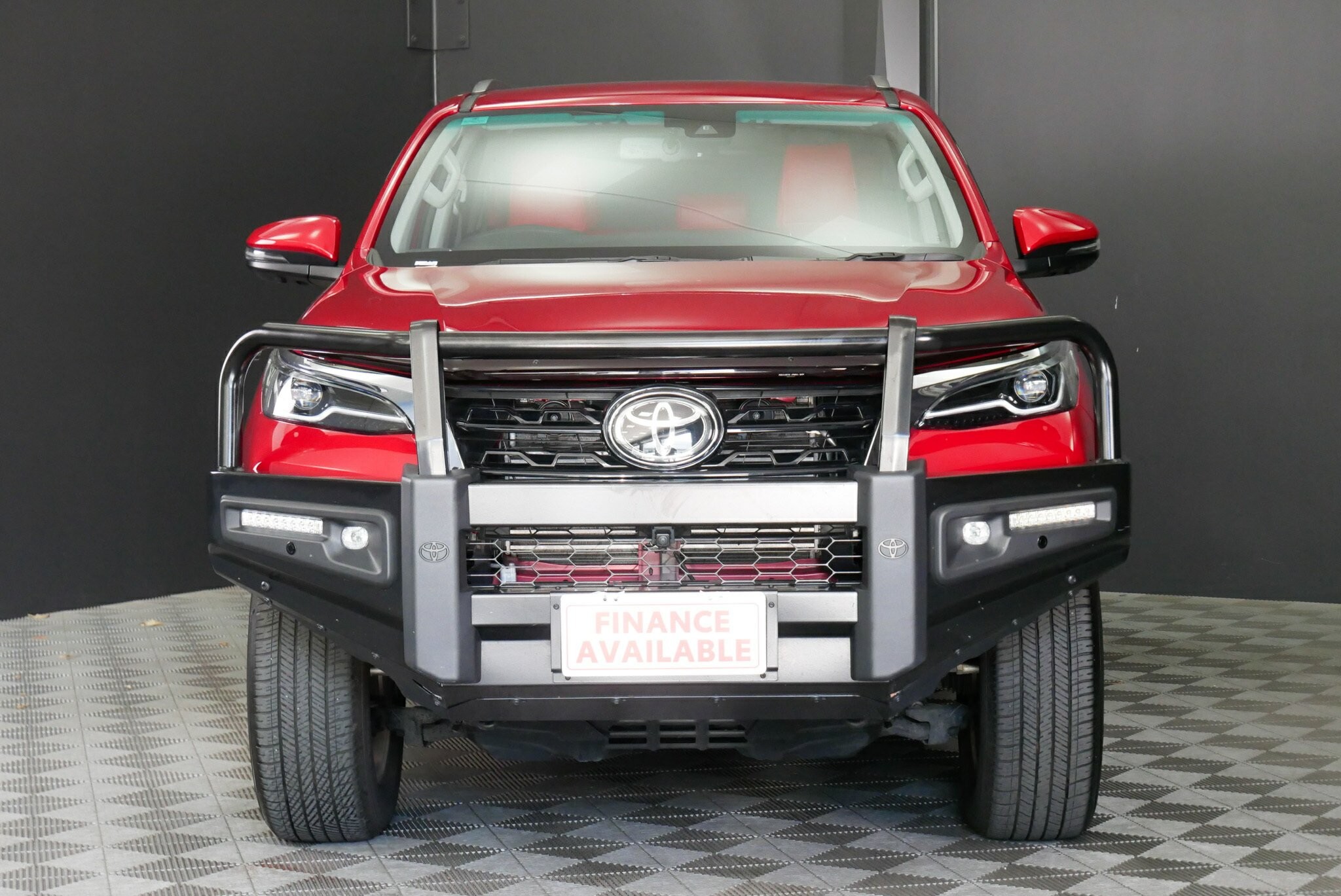 Toyota Fortuner image 2