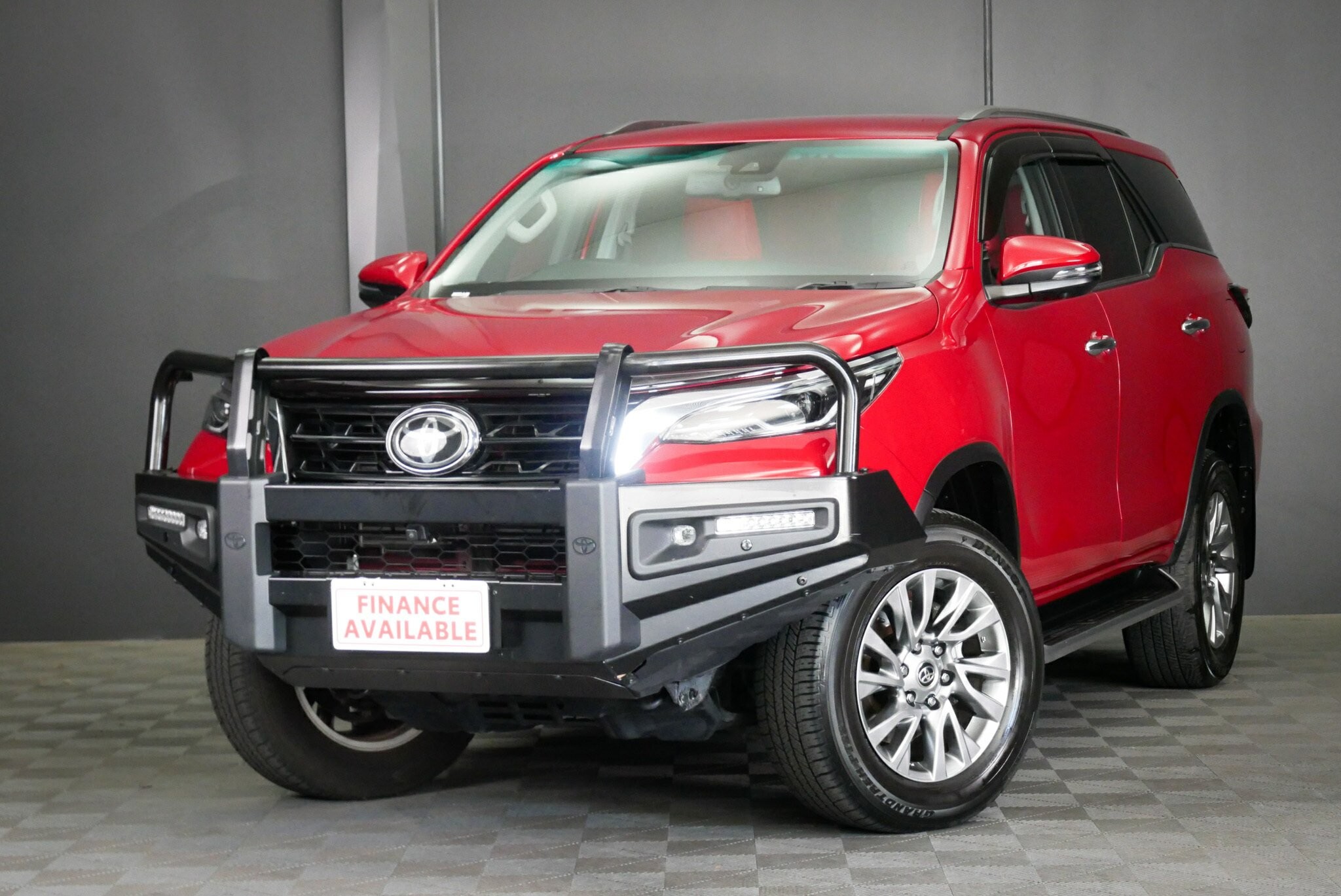 Toyota Fortuner image 3