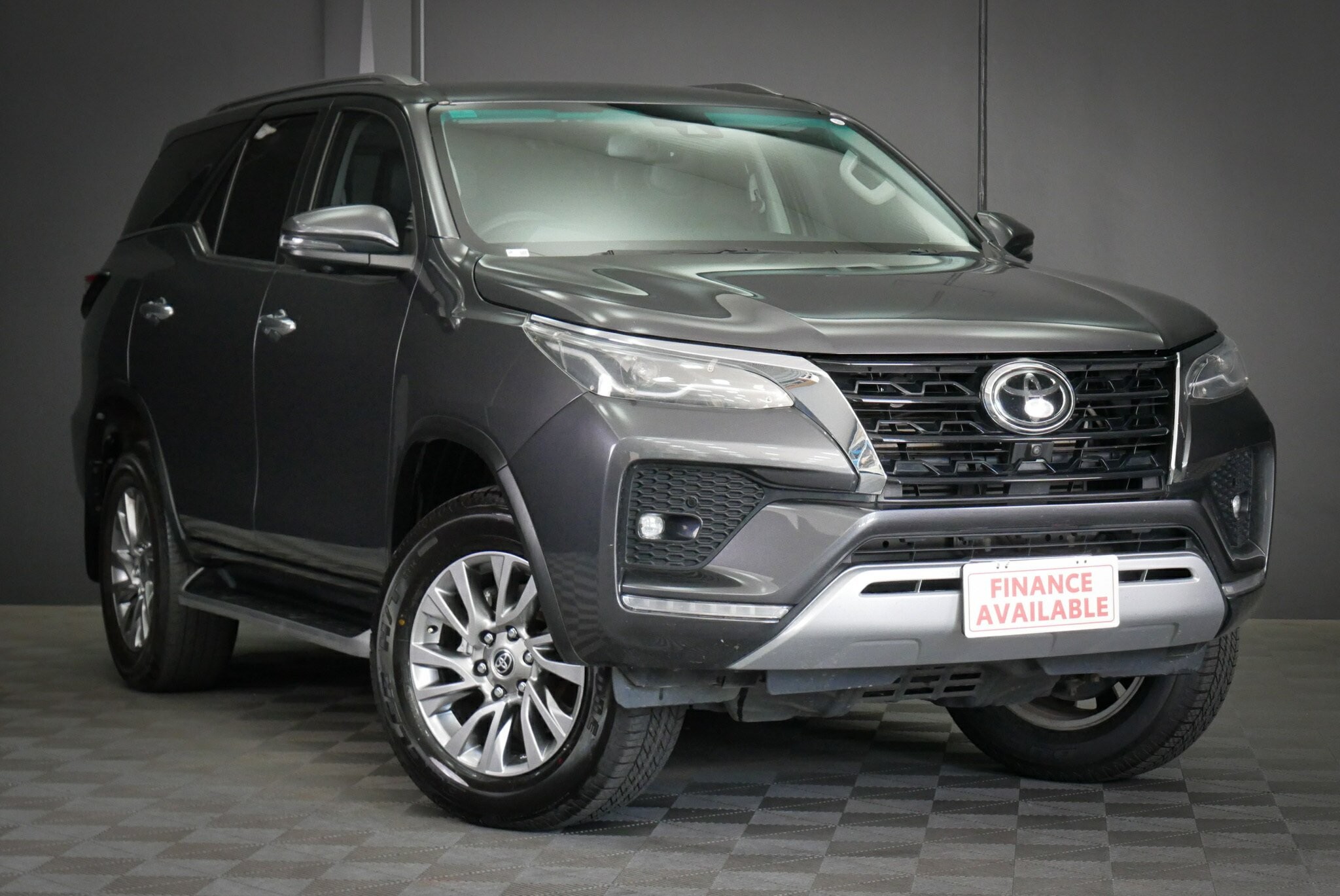 Toyota Fortuner image 1