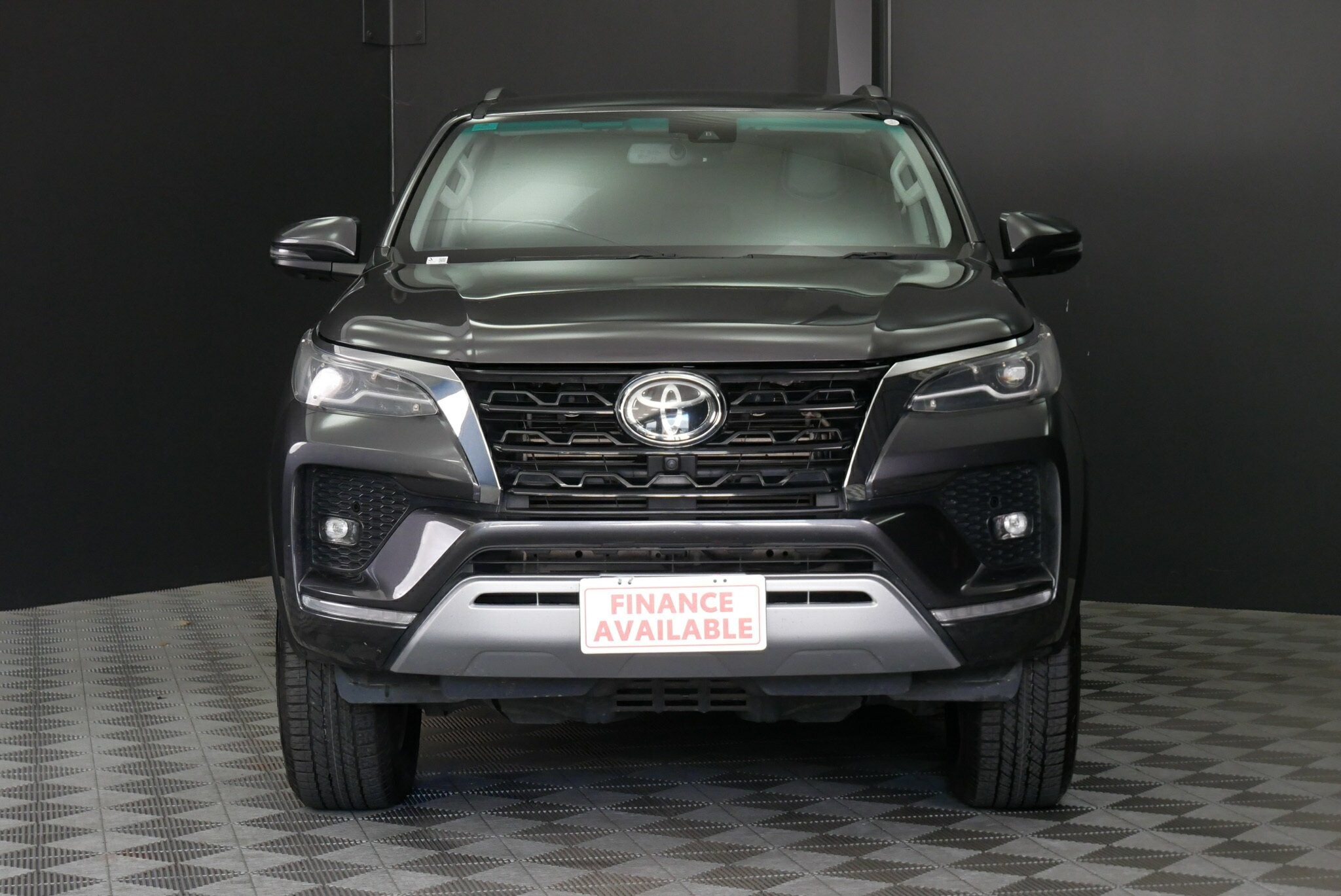 Toyota Fortuner image 2