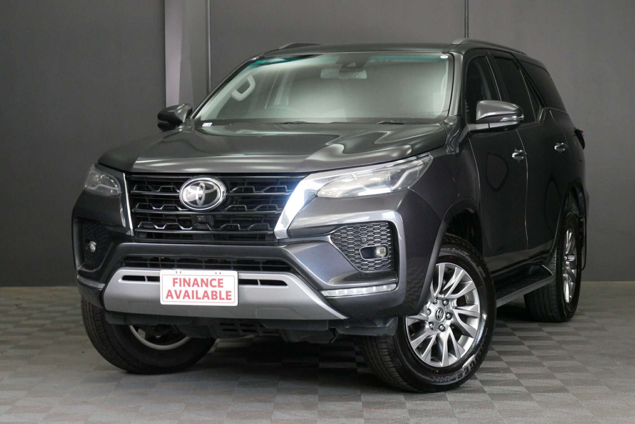 Toyota Fortuner image 3