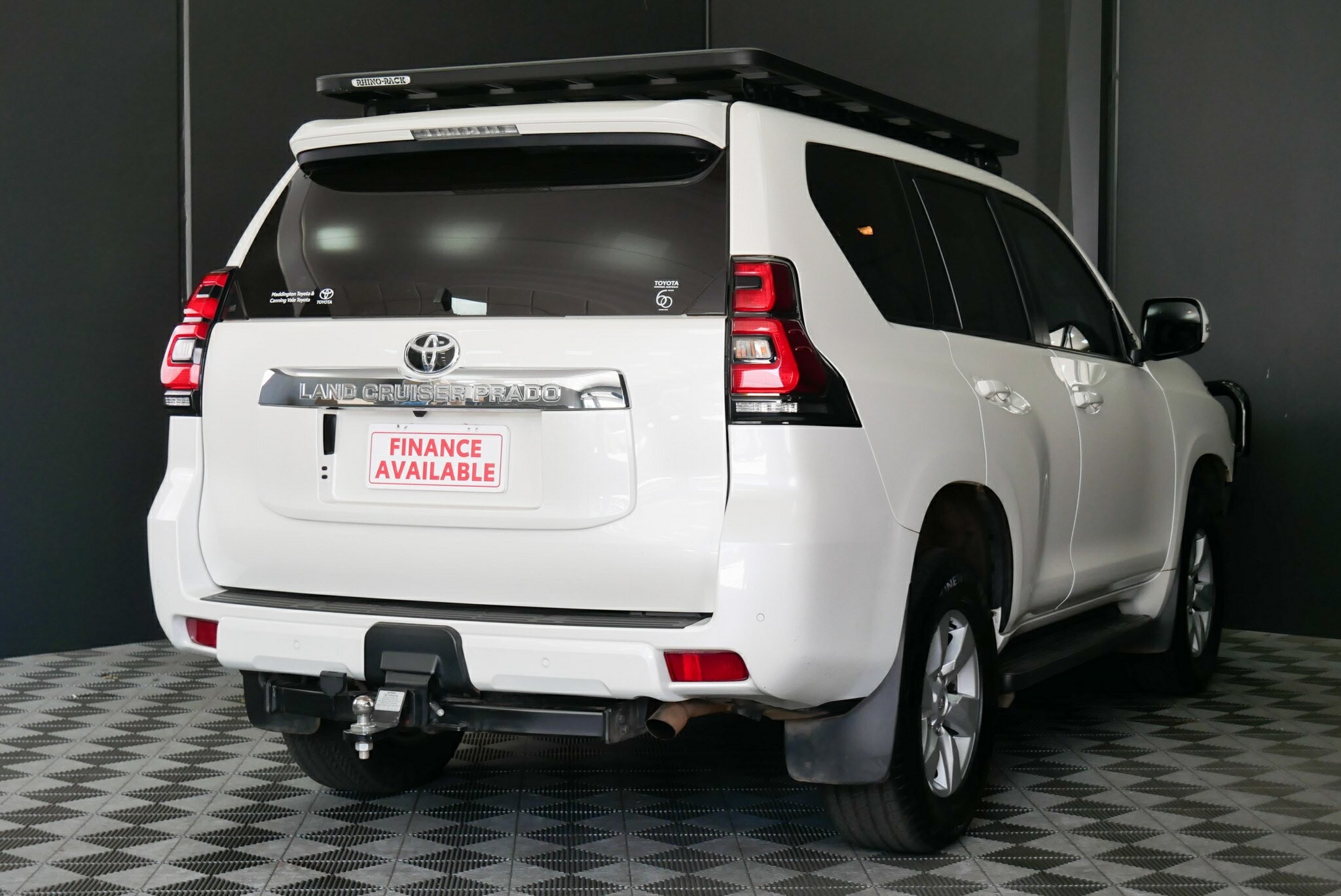 Toyota Landcruiser Prado image 4