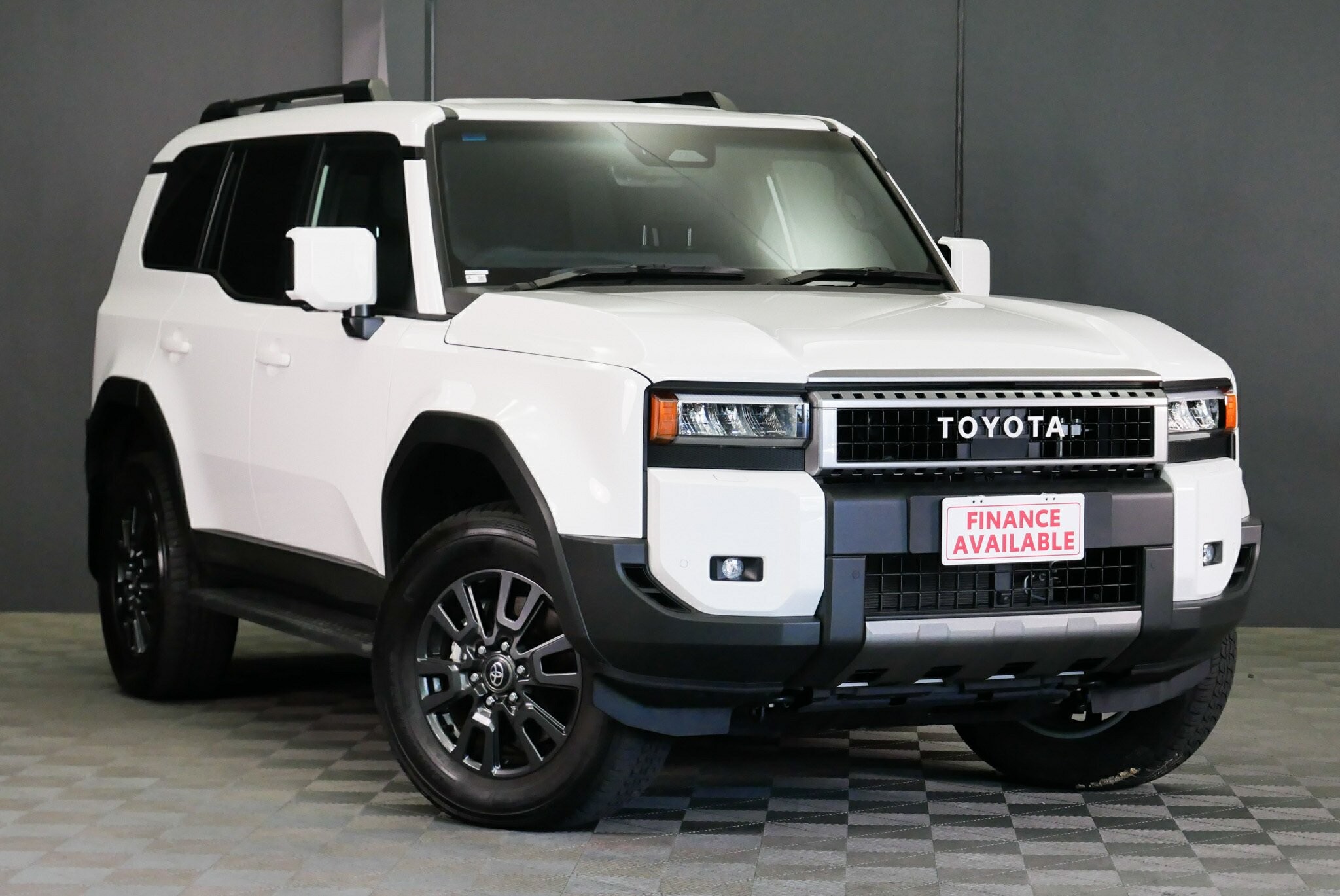 Toyota Landcruiser Prado image 1