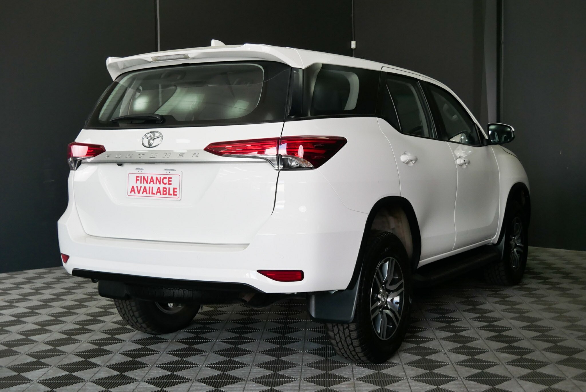 Toyota Fortuner image 4