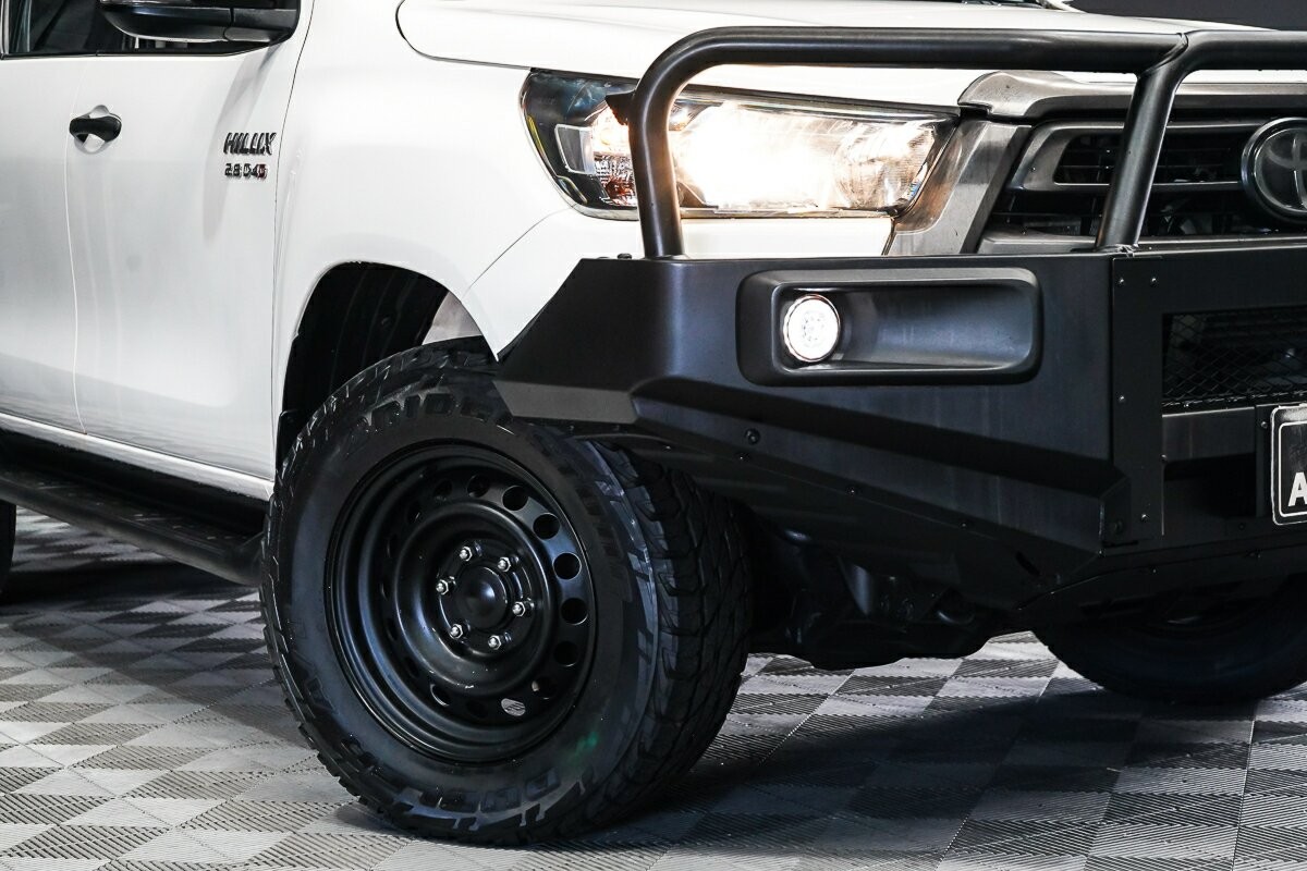 Toyota Hilux image 2