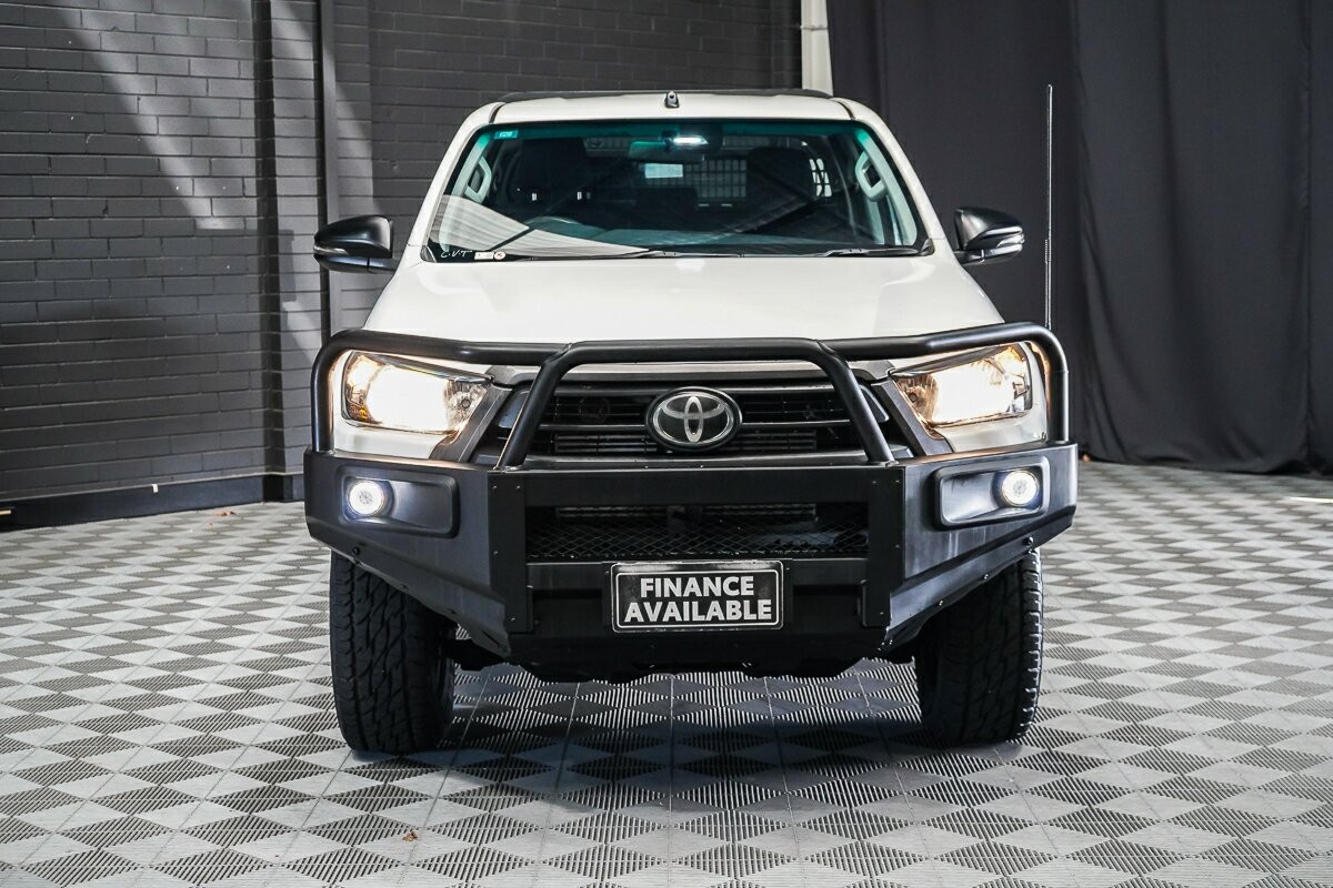 Toyota Hilux image 3