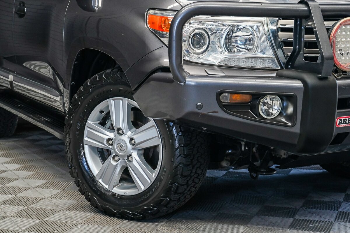 Toyota Landcruiser image 2