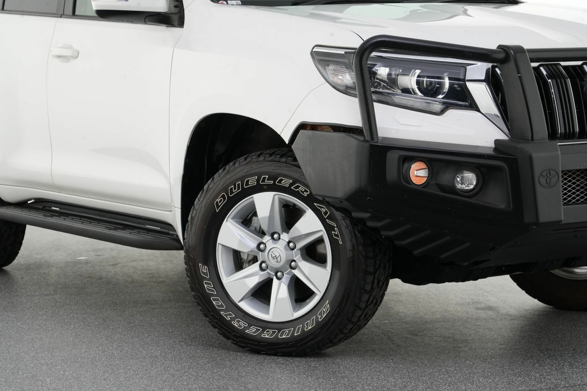 Toyota Landcruiser Prado image 2