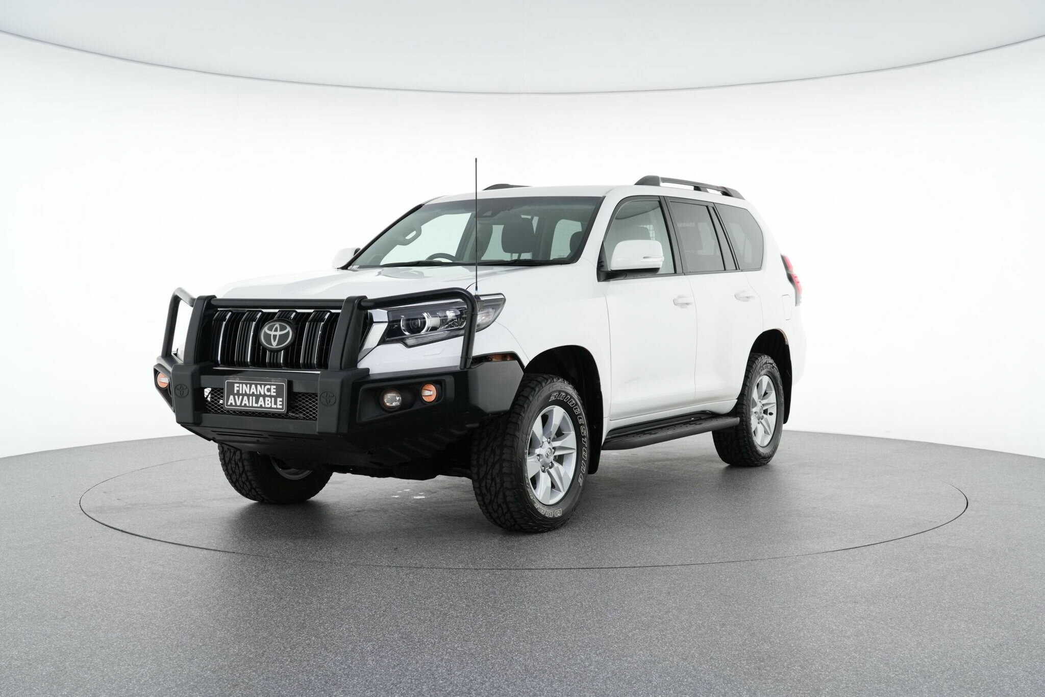 Toyota Landcruiser Prado image 4