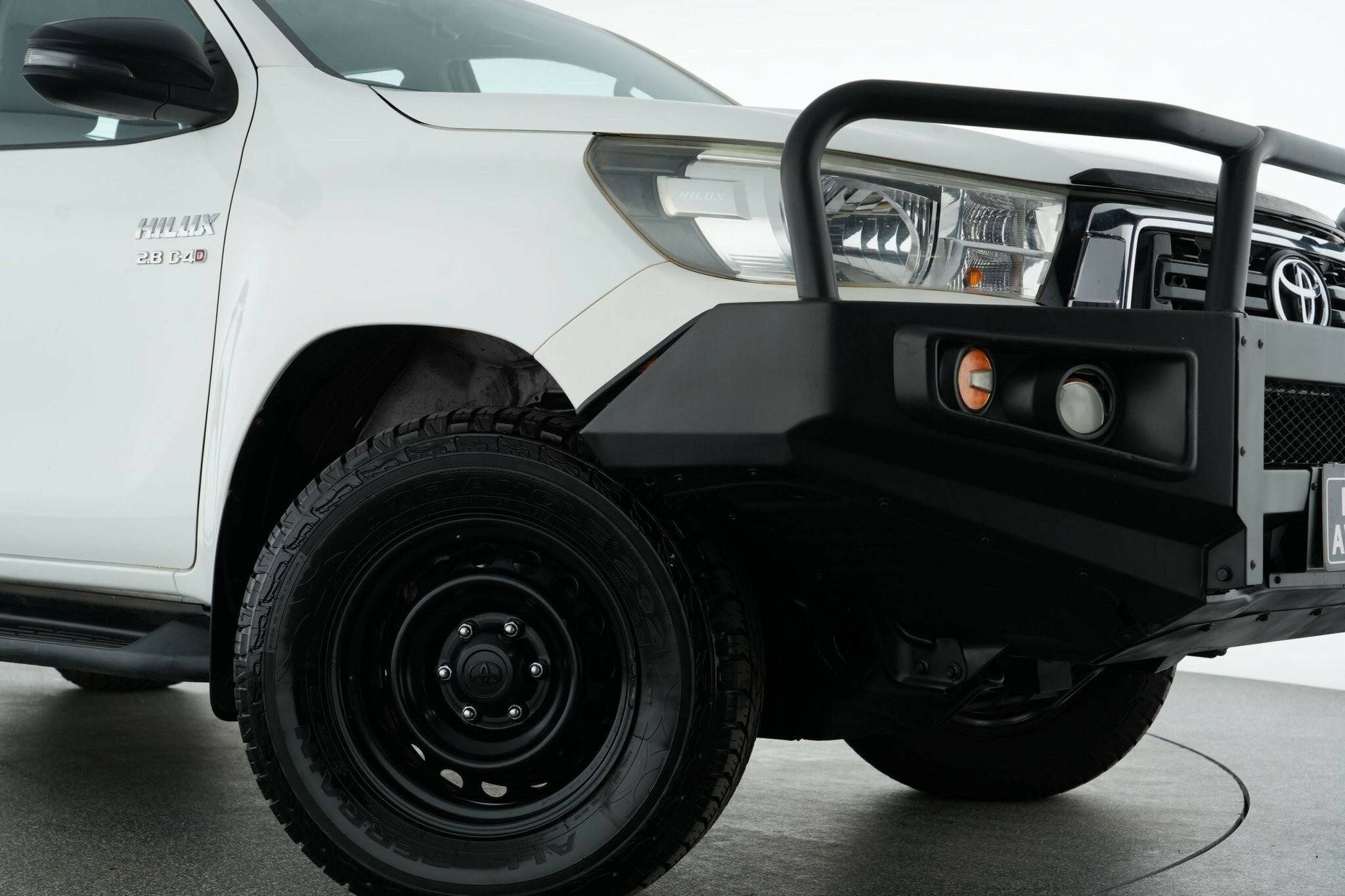 Toyota Hilux image 2
