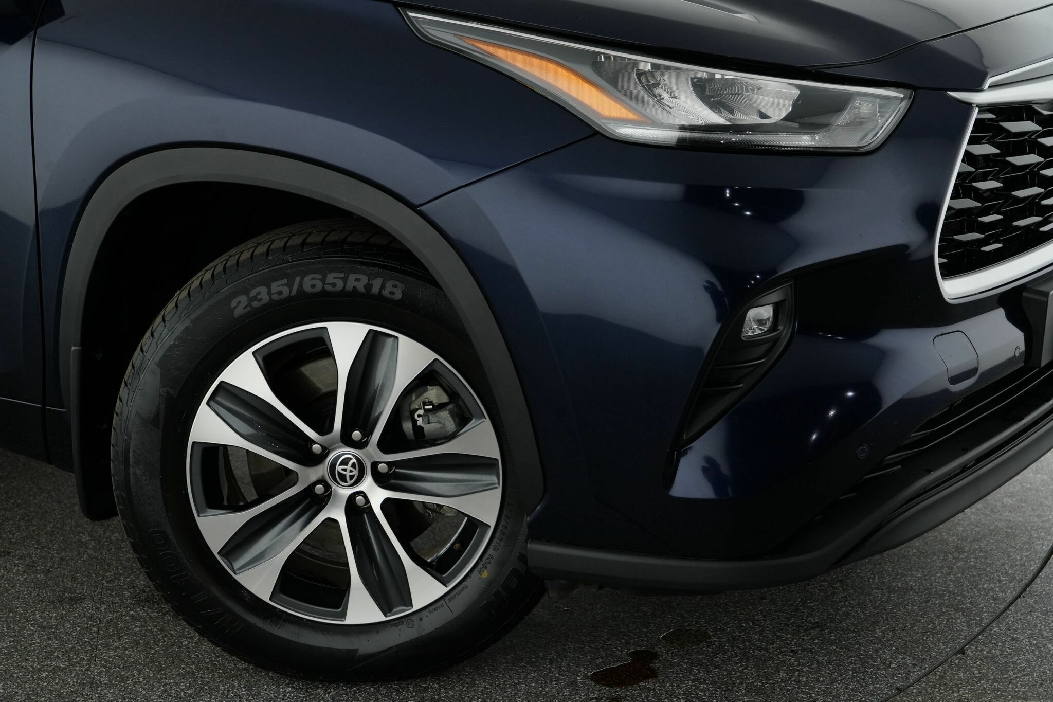 Toyota Kluger image 2