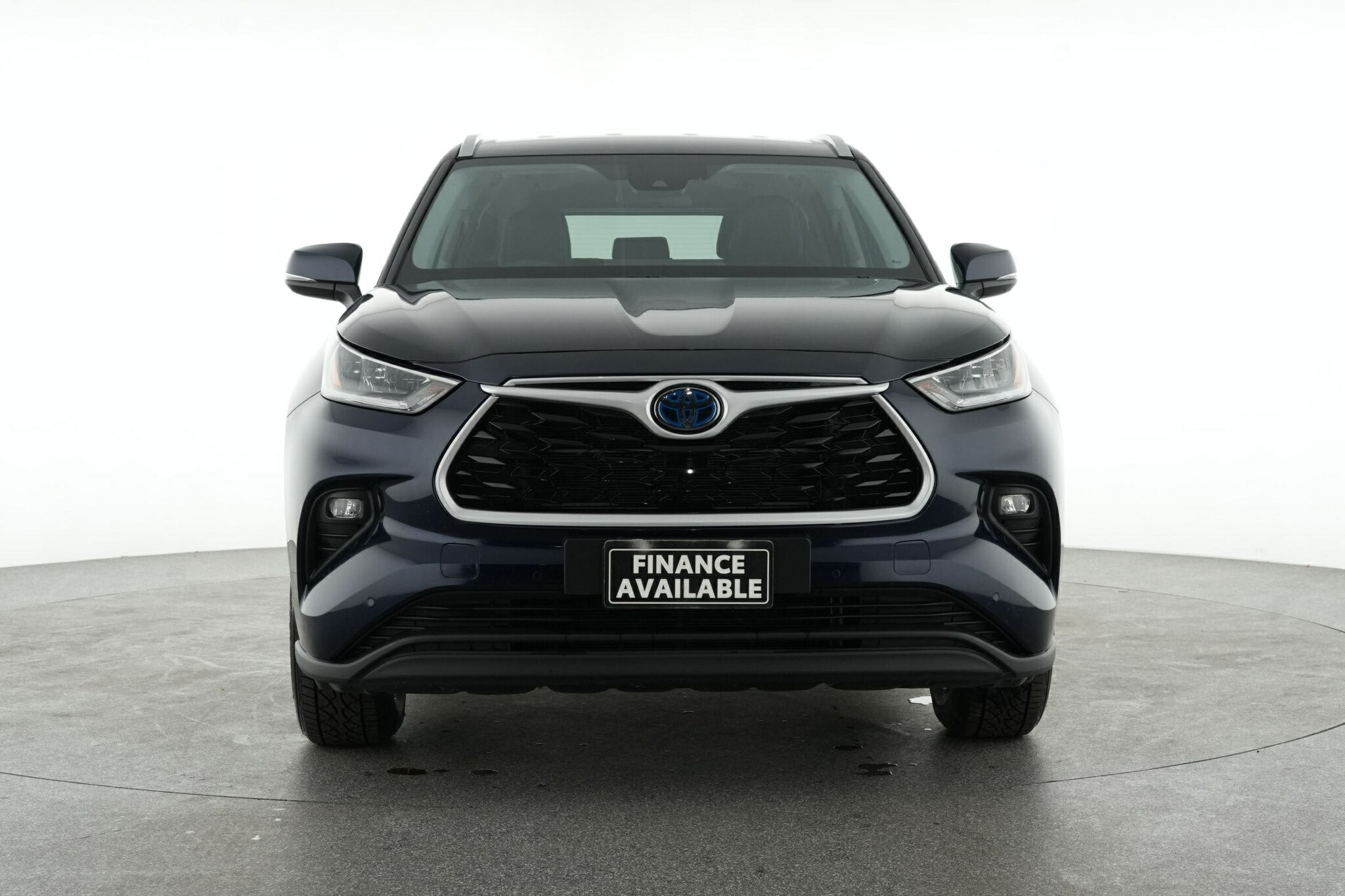 Toyota Kluger image 3