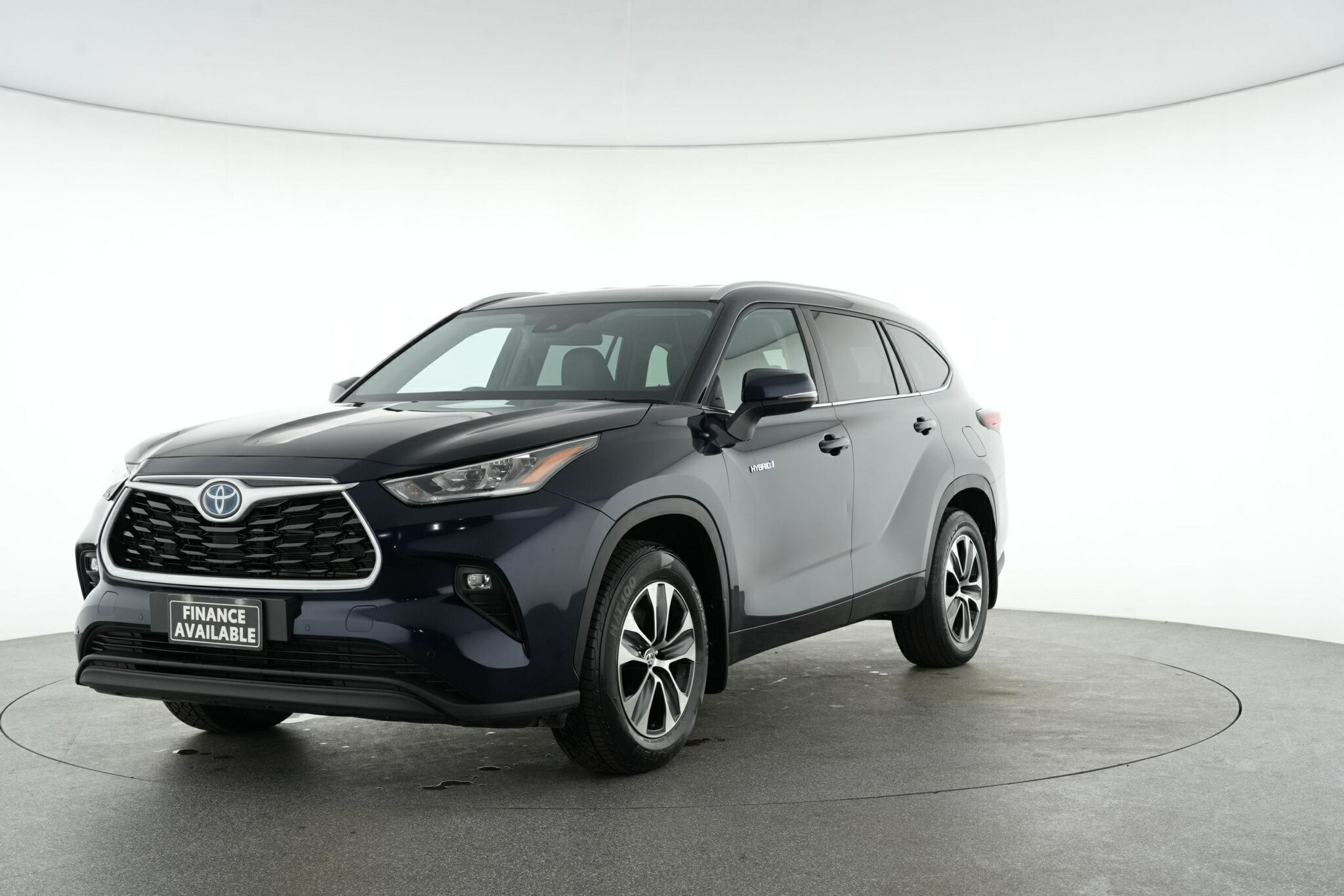 Toyota Kluger image 4