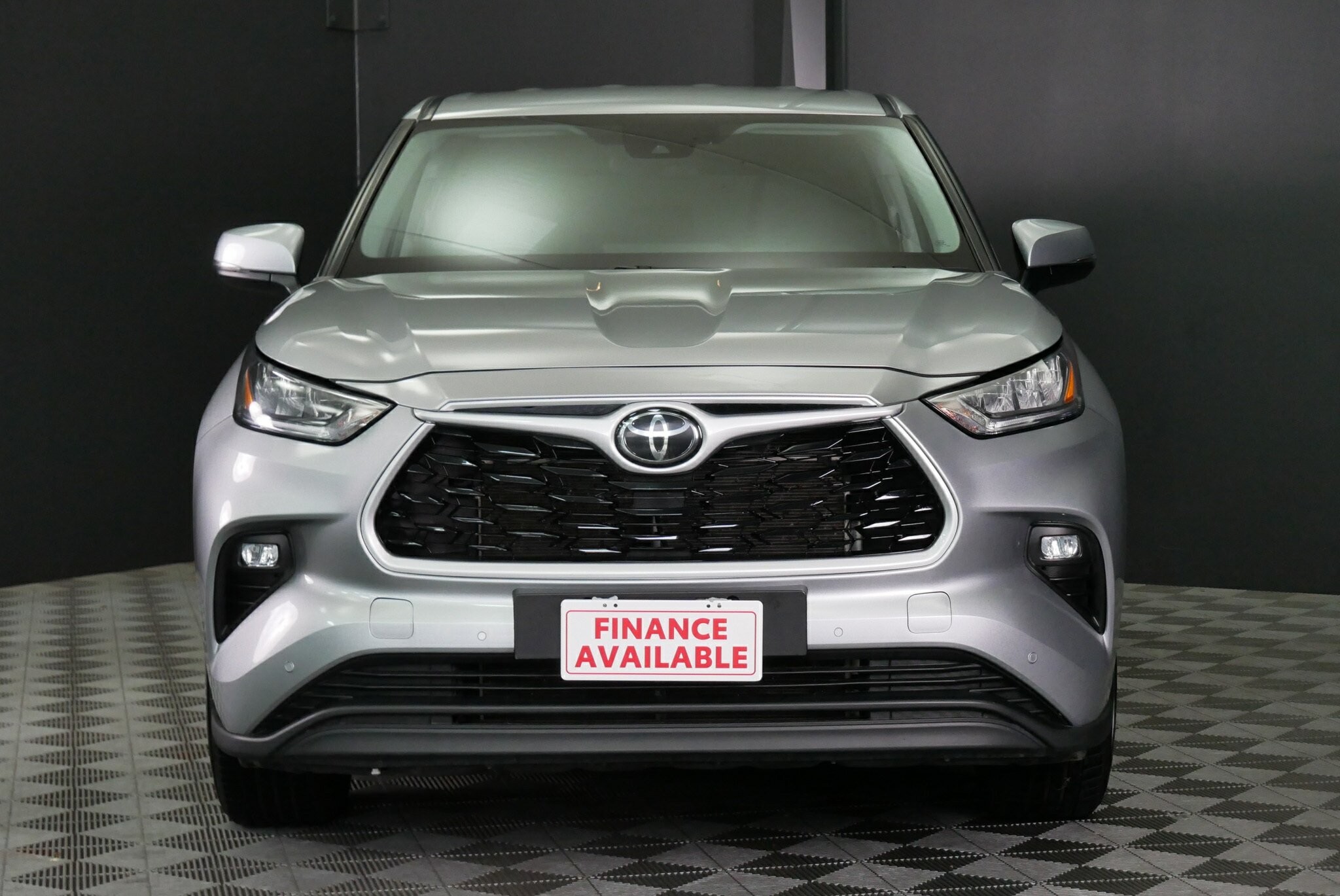 Toyota Kluger image 2