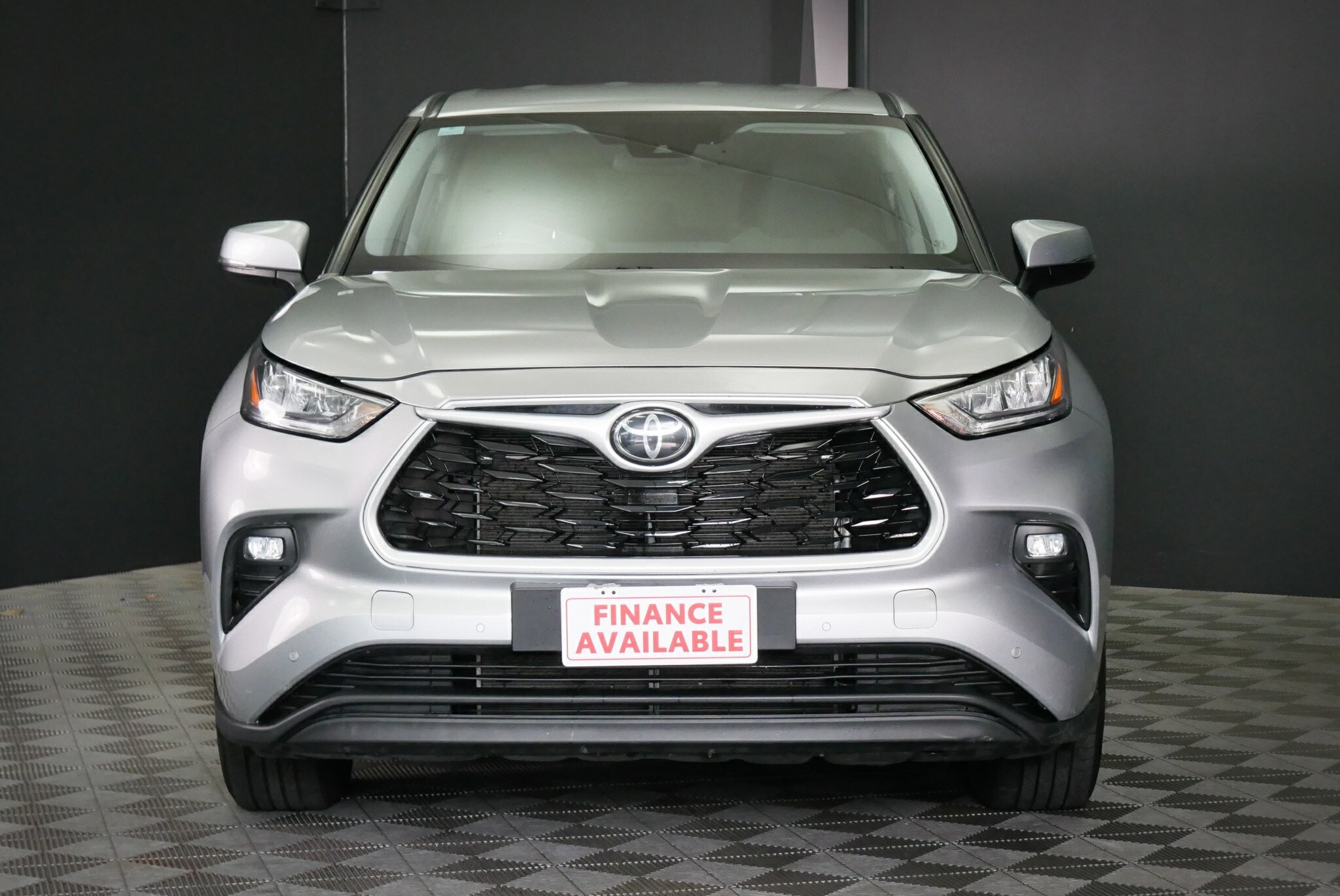 Toyota Kluger image 2