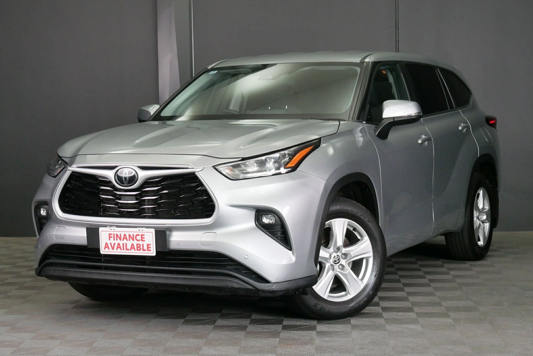Toyota Kluger image 3