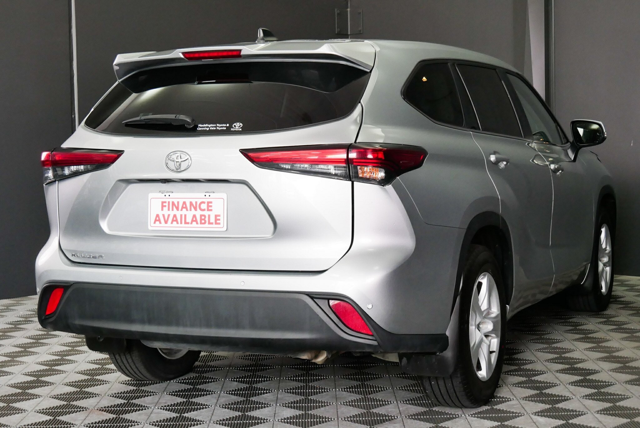Toyota Kluger image 4