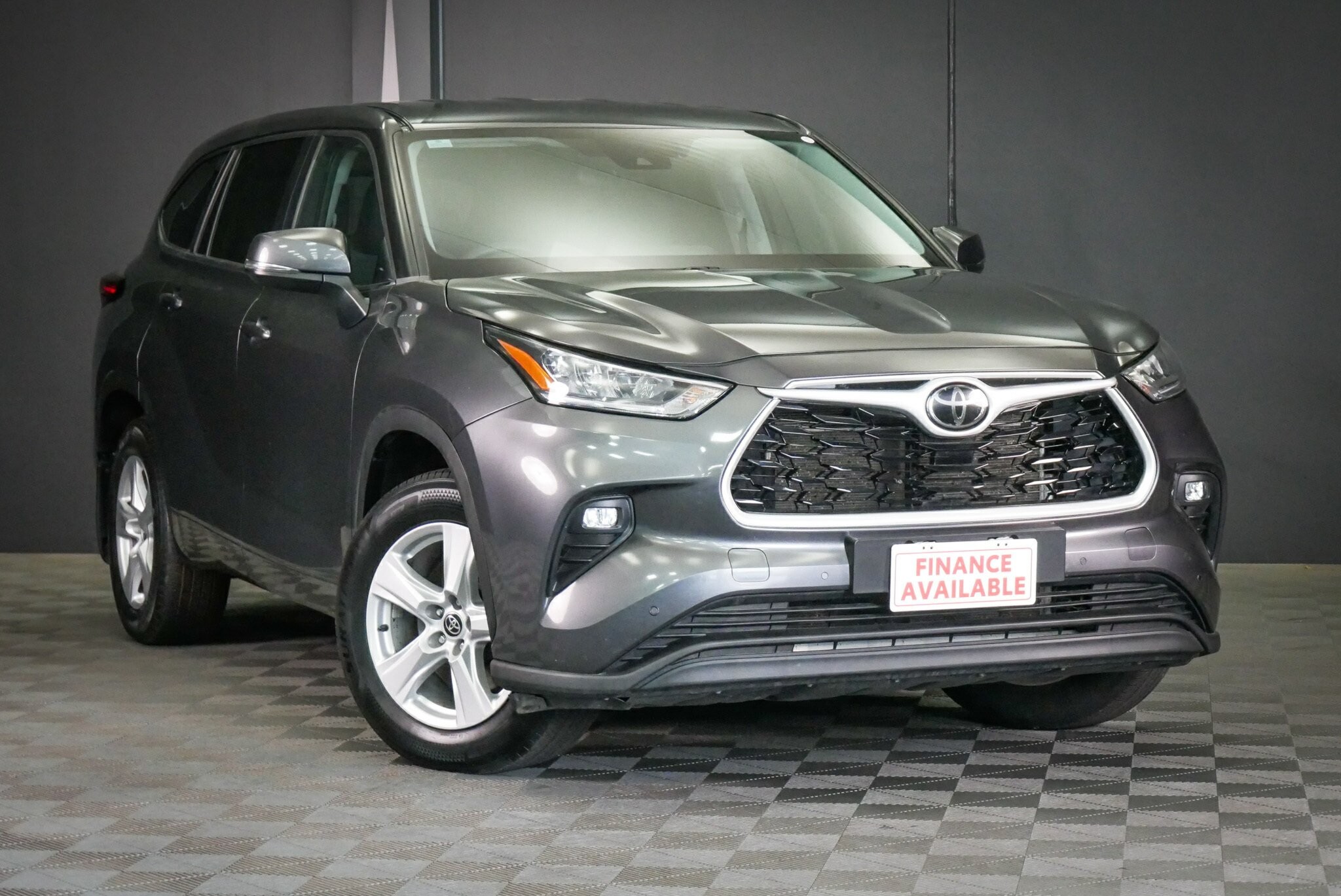 Toyota Kluger image 1
