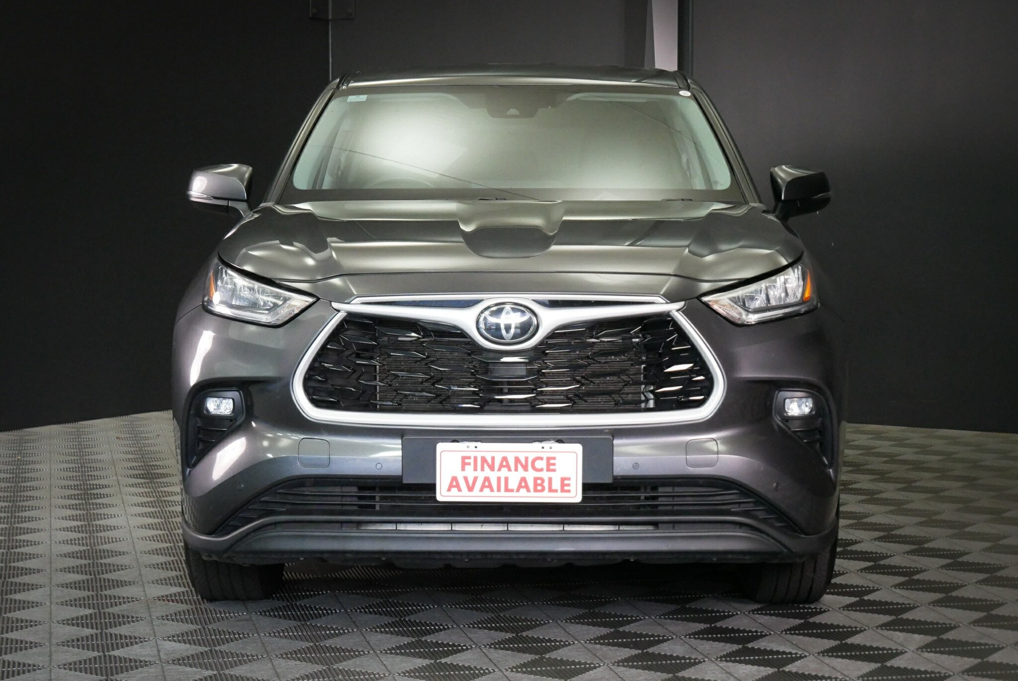 Toyota Kluger image 2