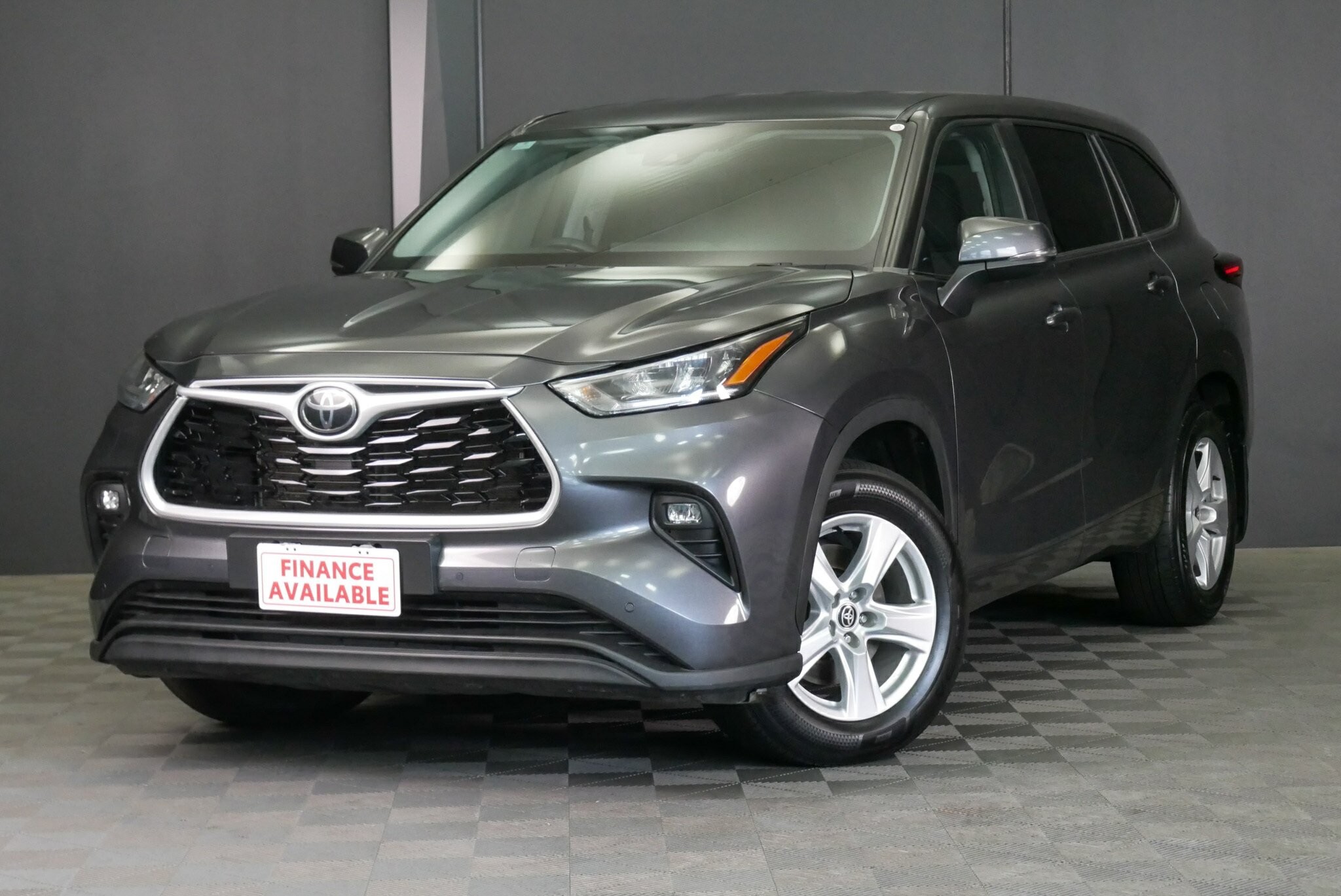 Toyota Kluger image 3