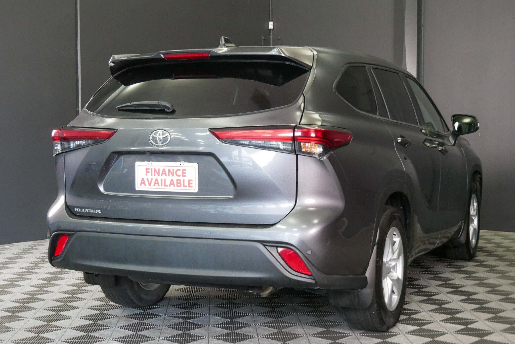 Toyota Kluger image 4