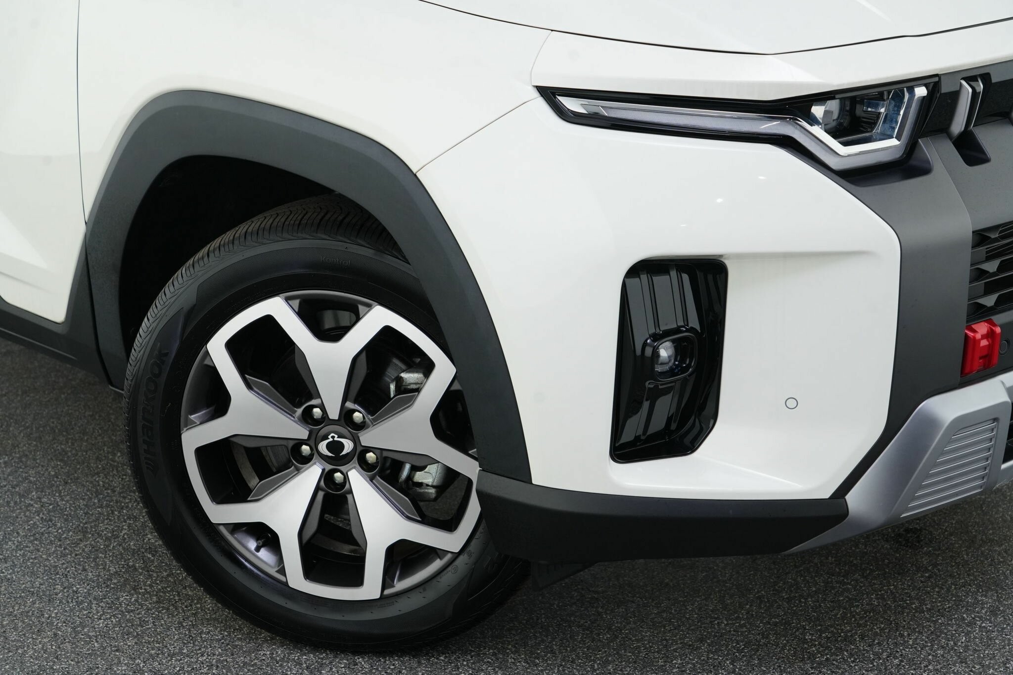 Kgm Ssangyong Torres image 2