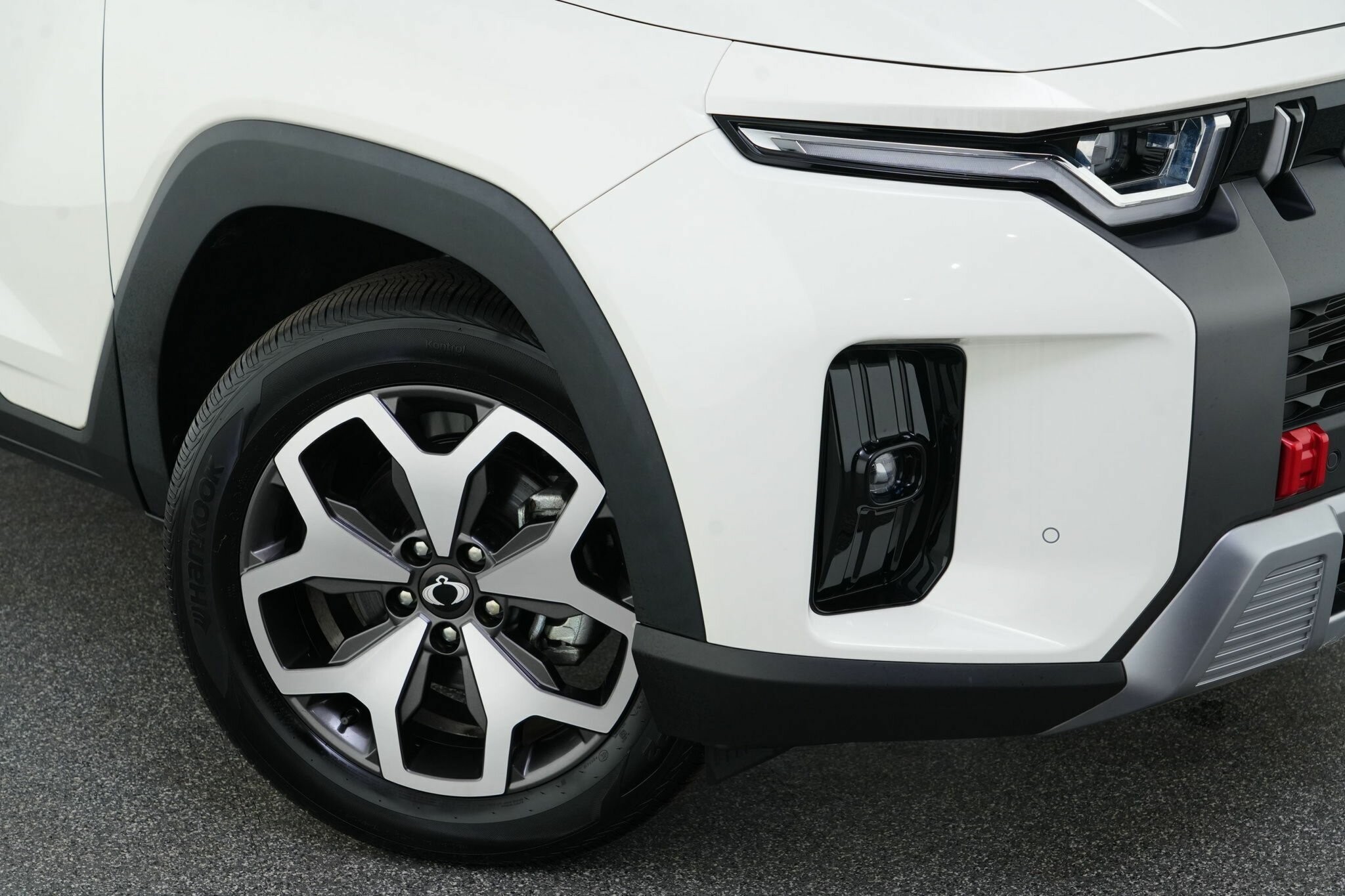 Kgm Ssangyong Torres image 2