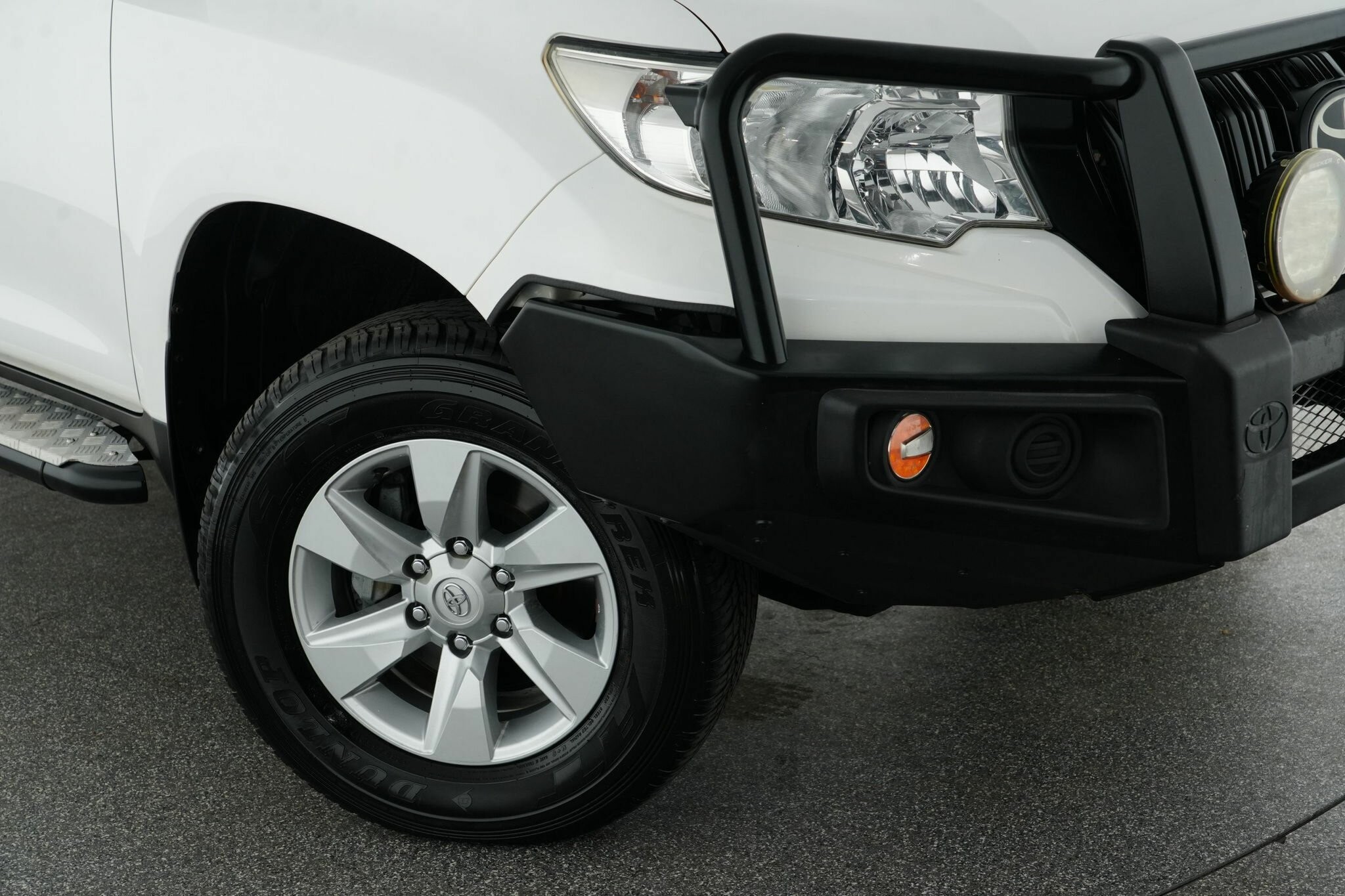 Toyota Landcruiser Prado image 2