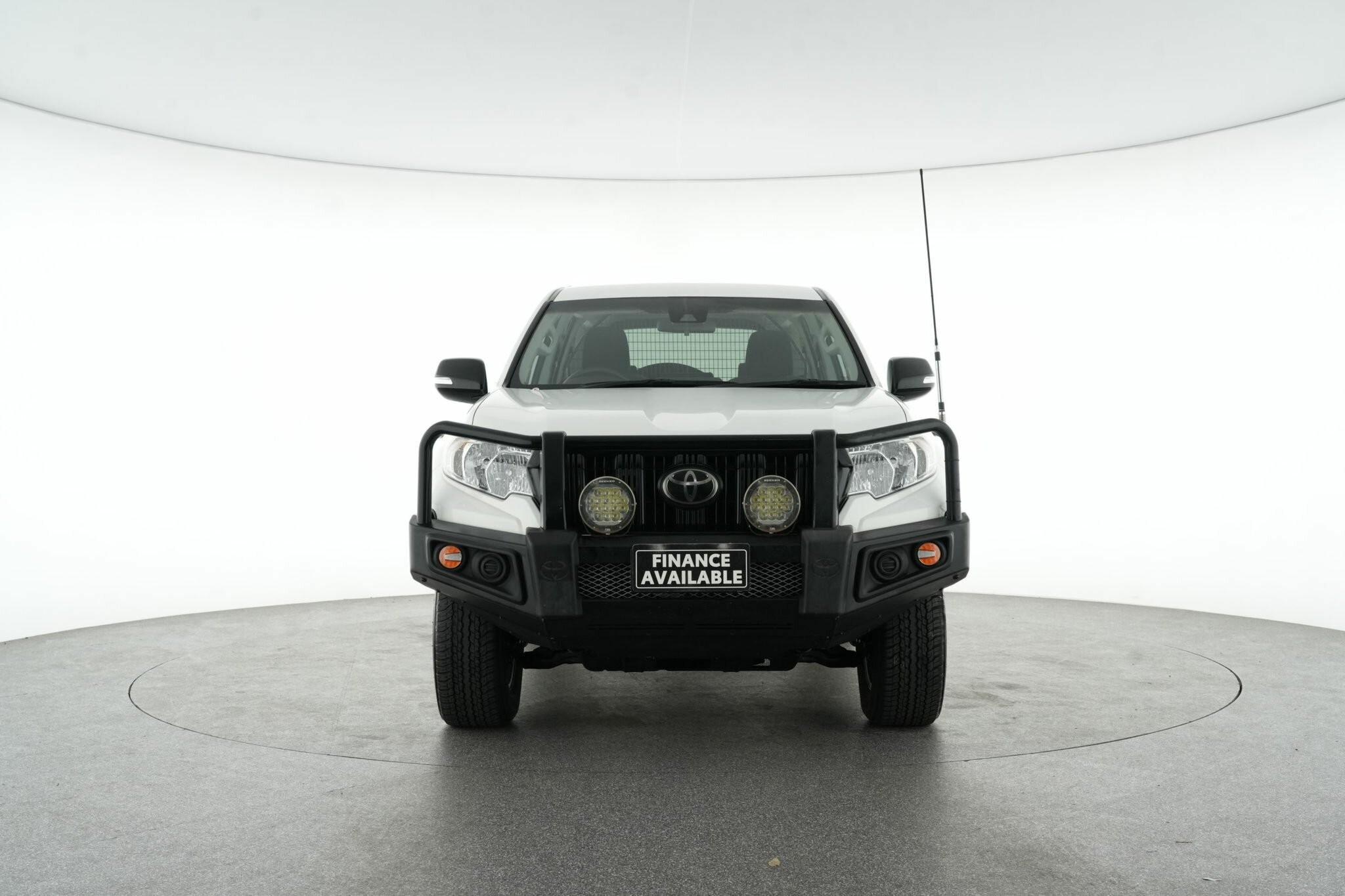 Toyota Landcruiser Prado image 3