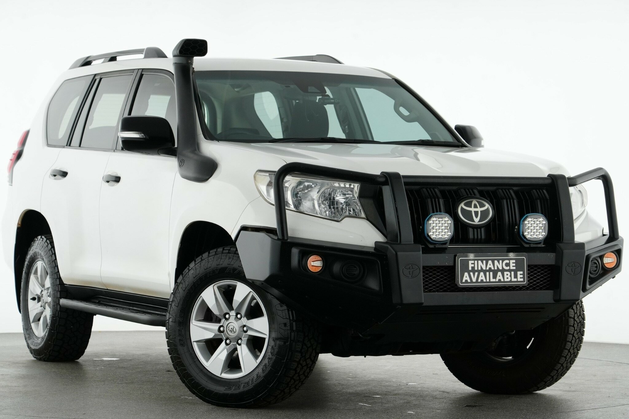 Toyota Landcruiser Prado image 1