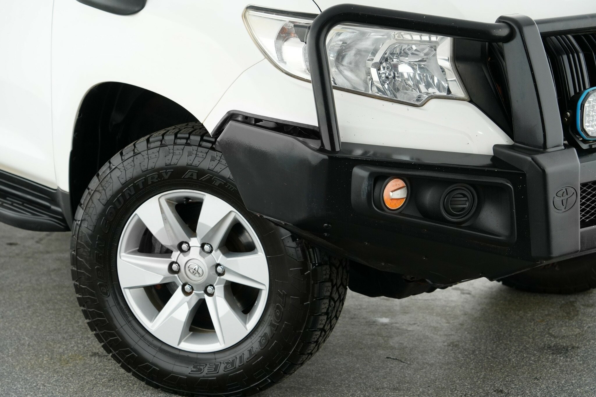 Toyota Landcruiser Prado image 2