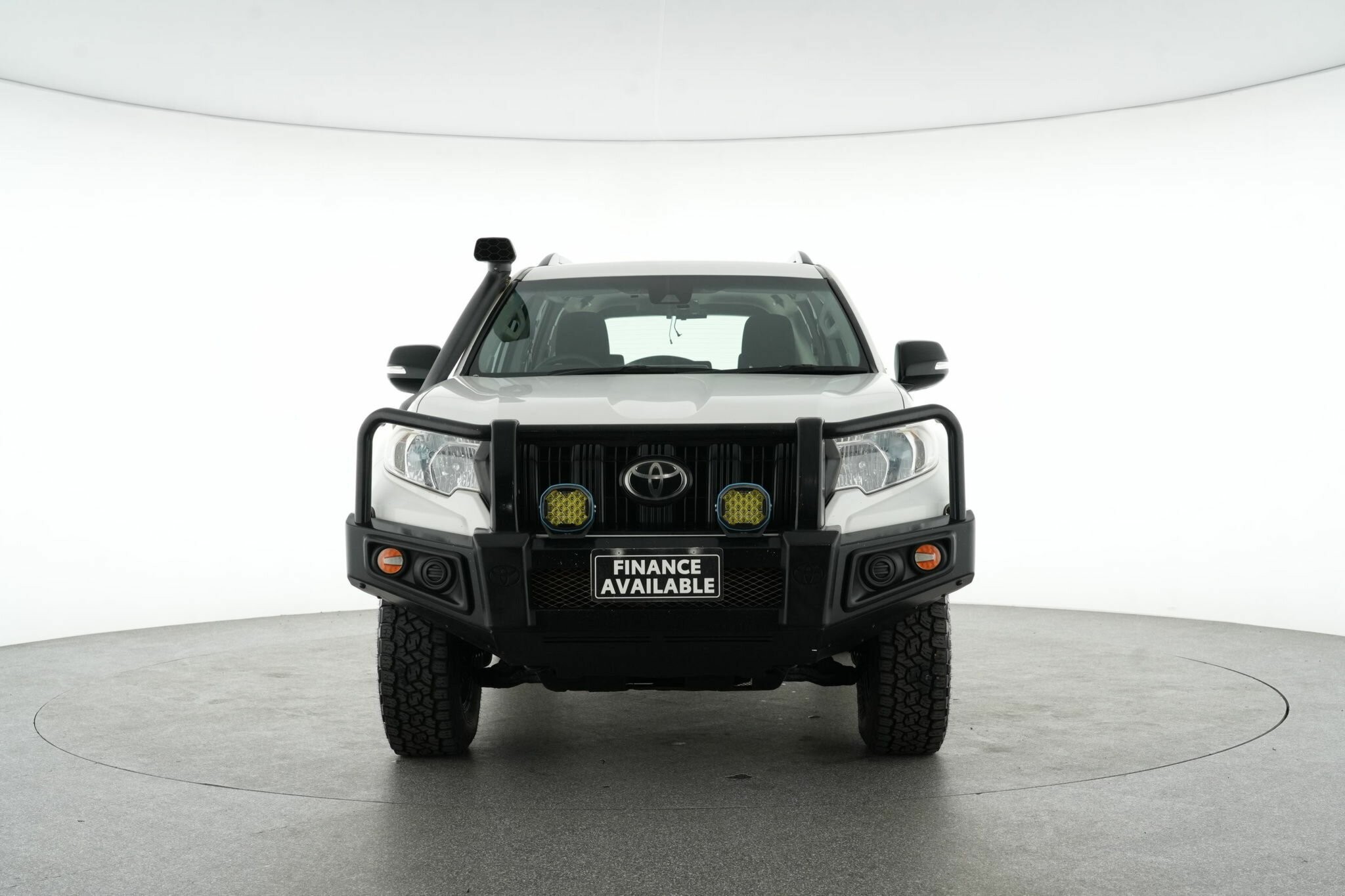 Toyota Landcruiser Prado image 3