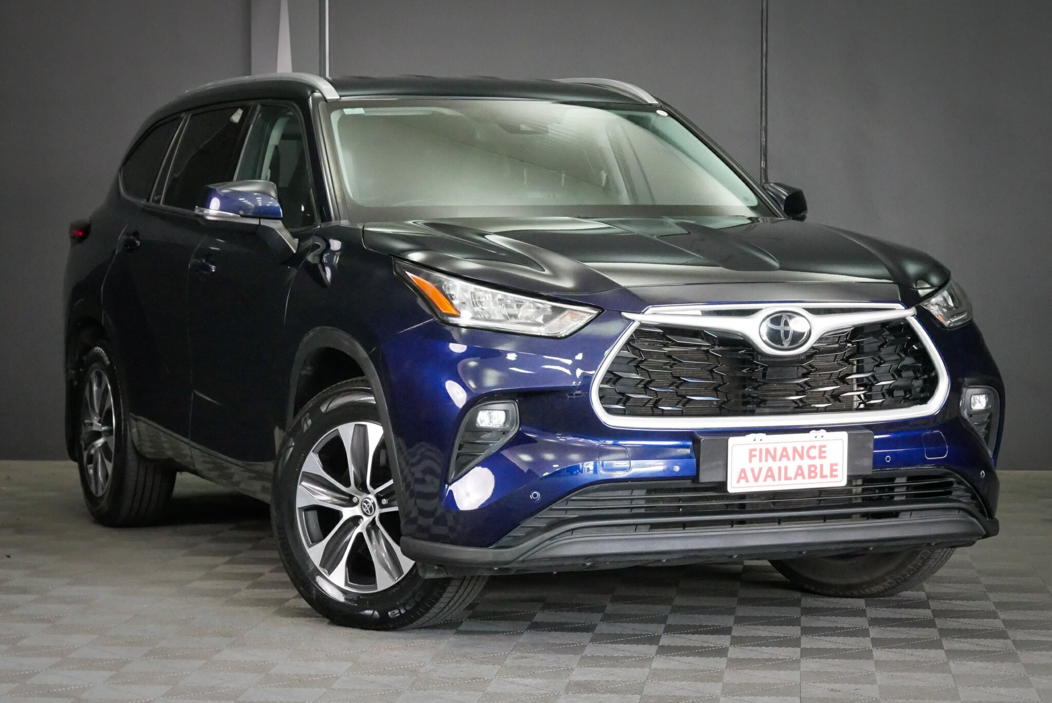 Toyota Kluger image 1