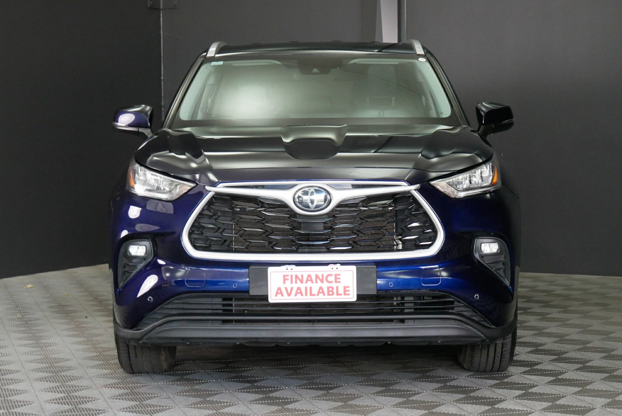 Toyota Kluger image 2