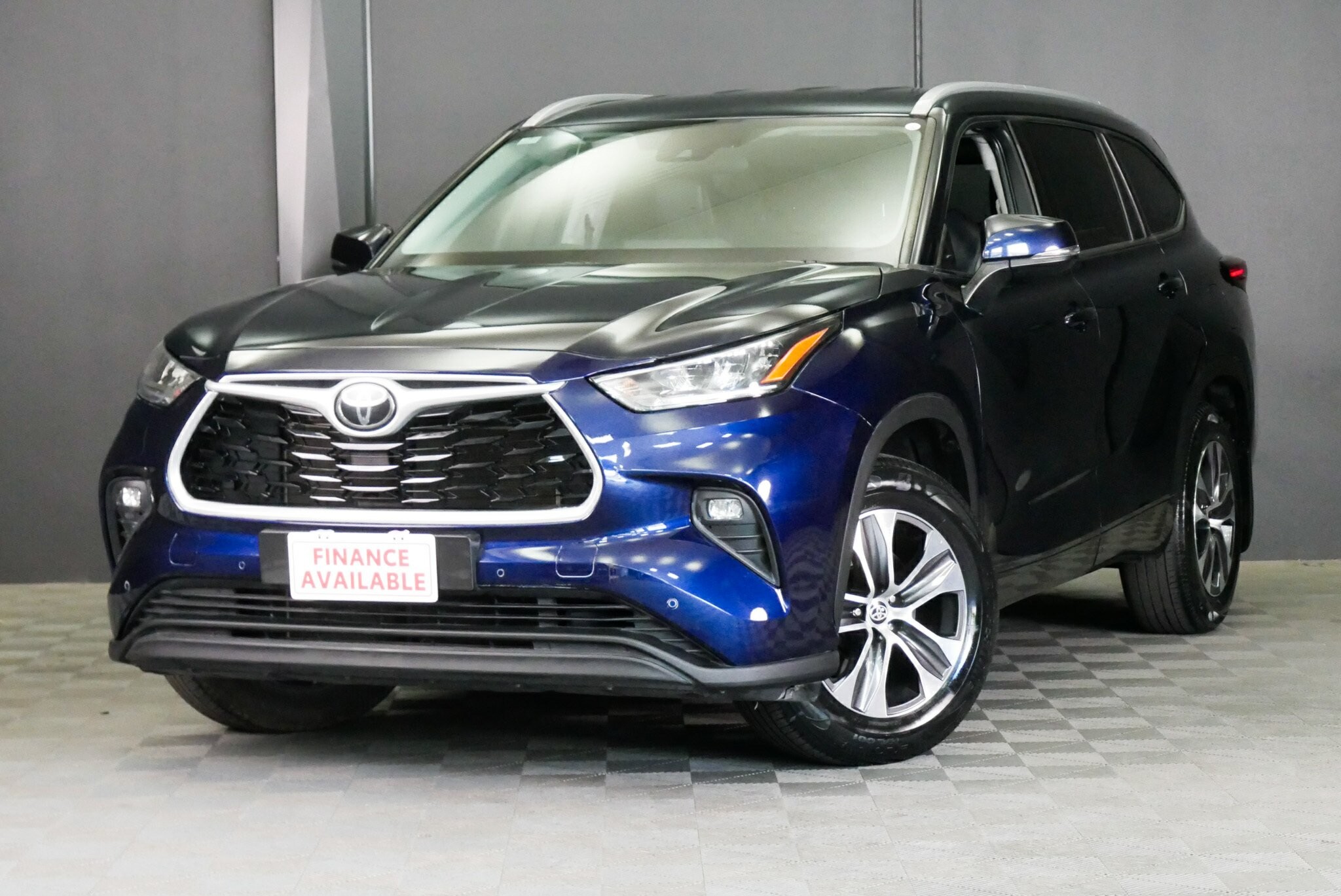 Toyota Kluger image 3