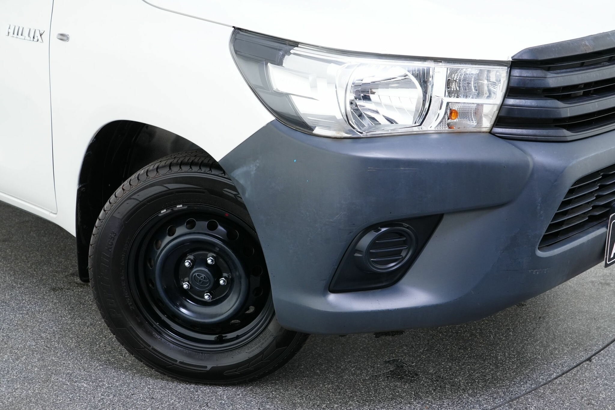Toyota Hilux image 2
