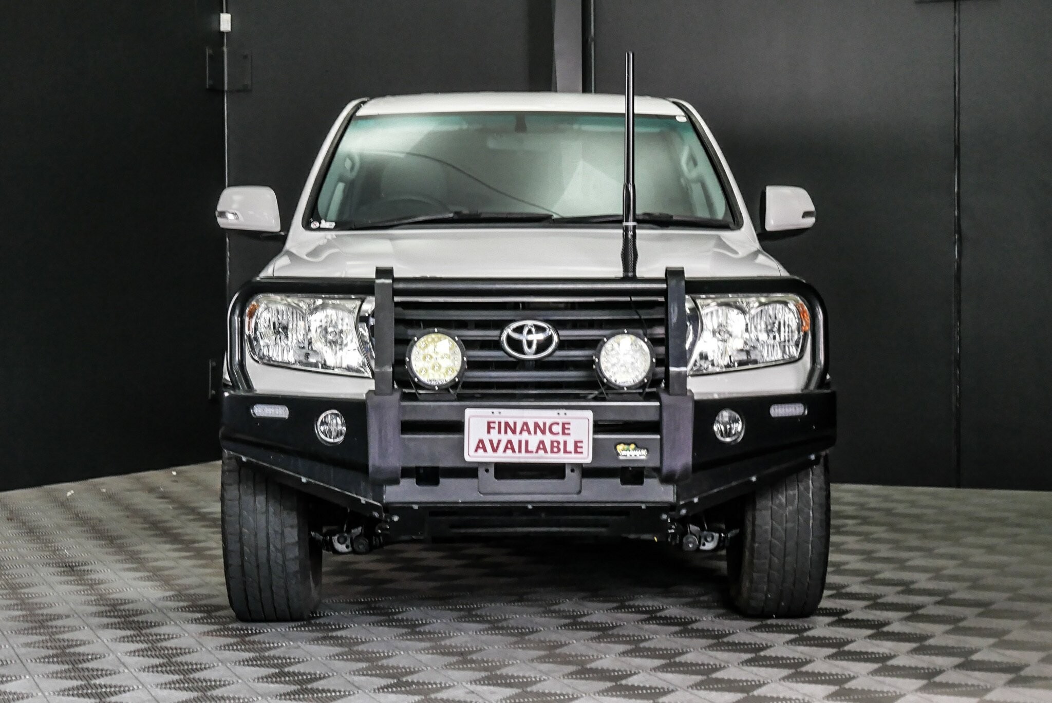 Toyota Landcruiser image 2
