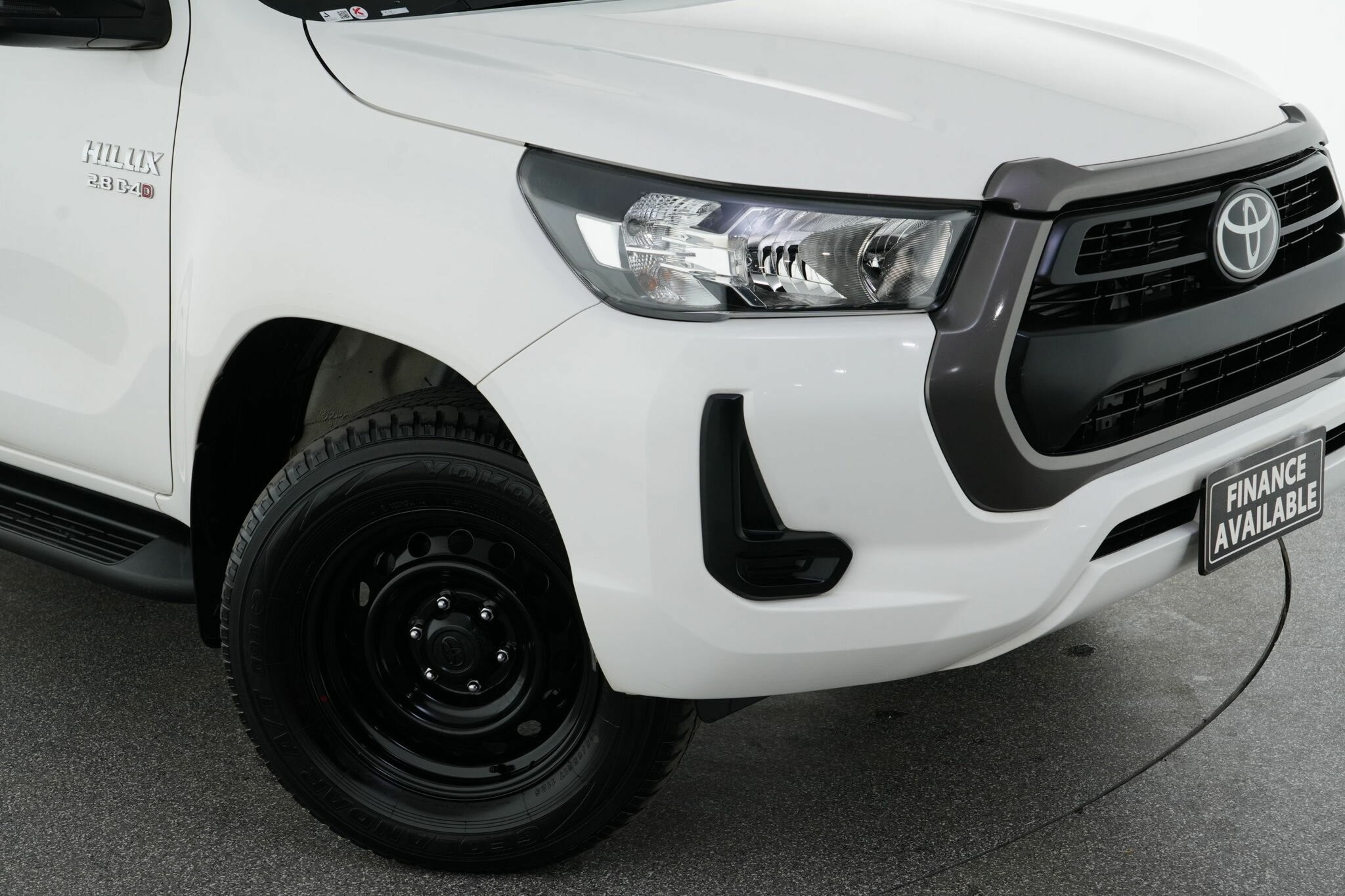 Toyota Hilux image 2