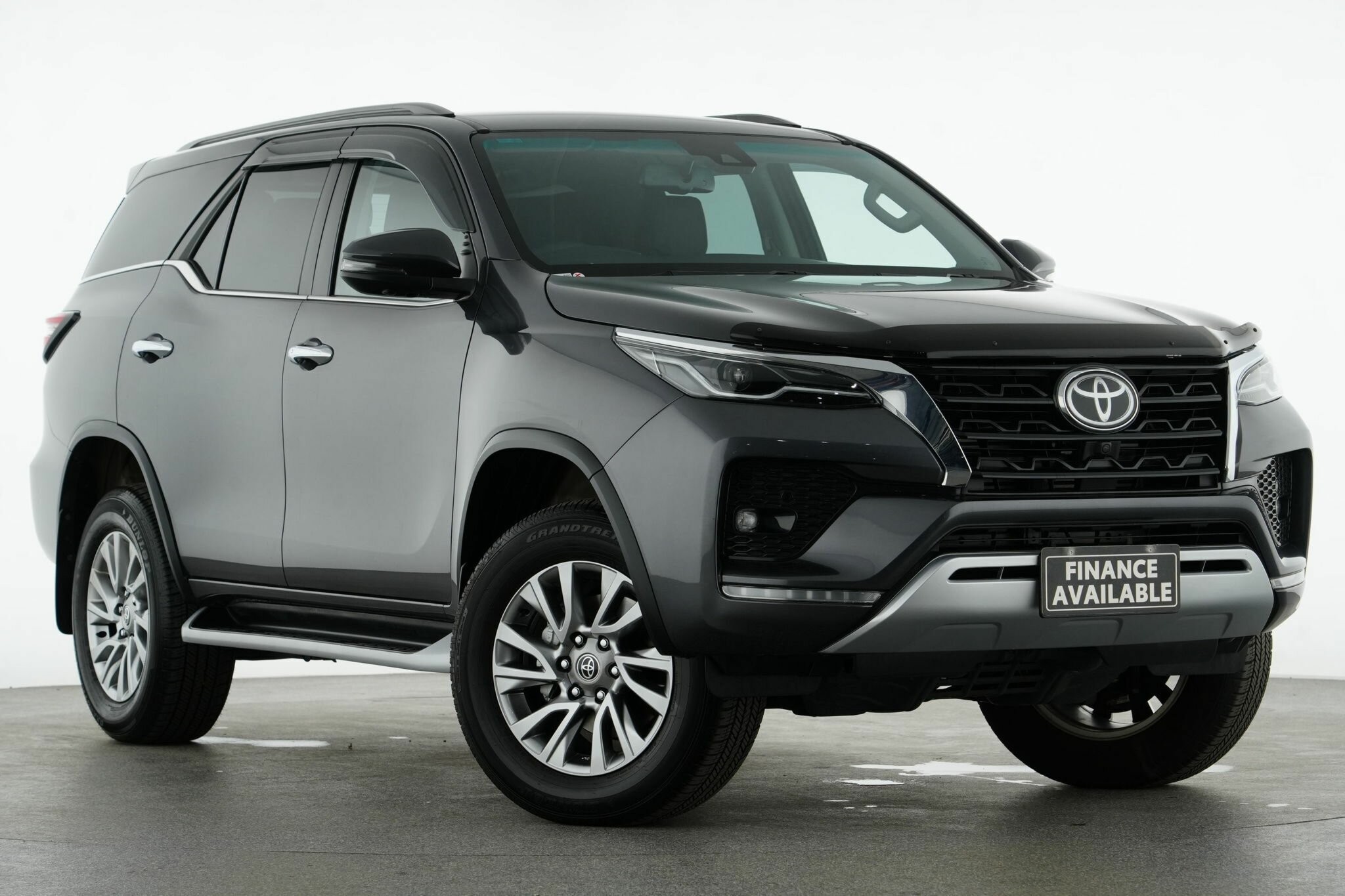 Toyota Fortuner image 1