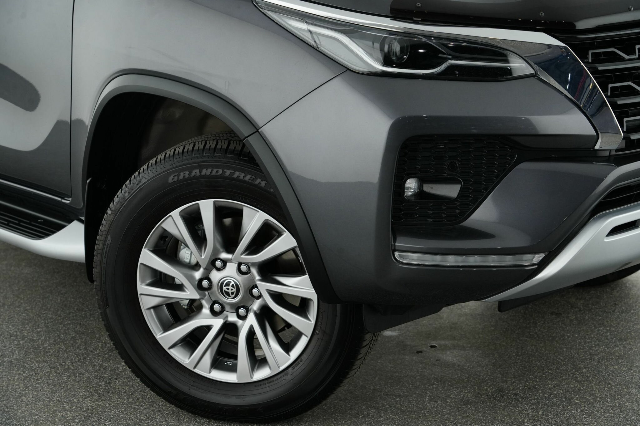 Toyota Fortuner image 2