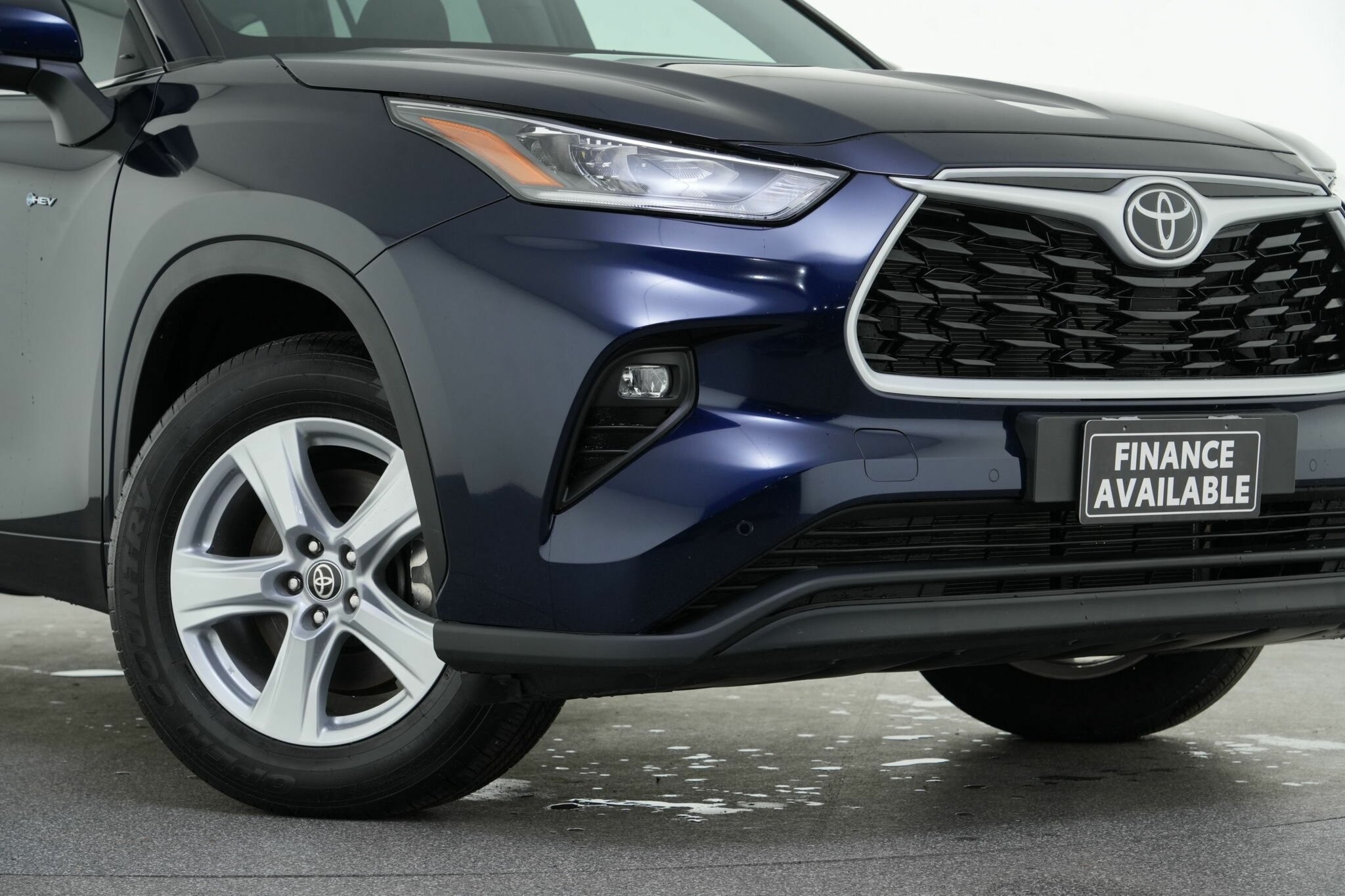 Toyota Kluger image 2
