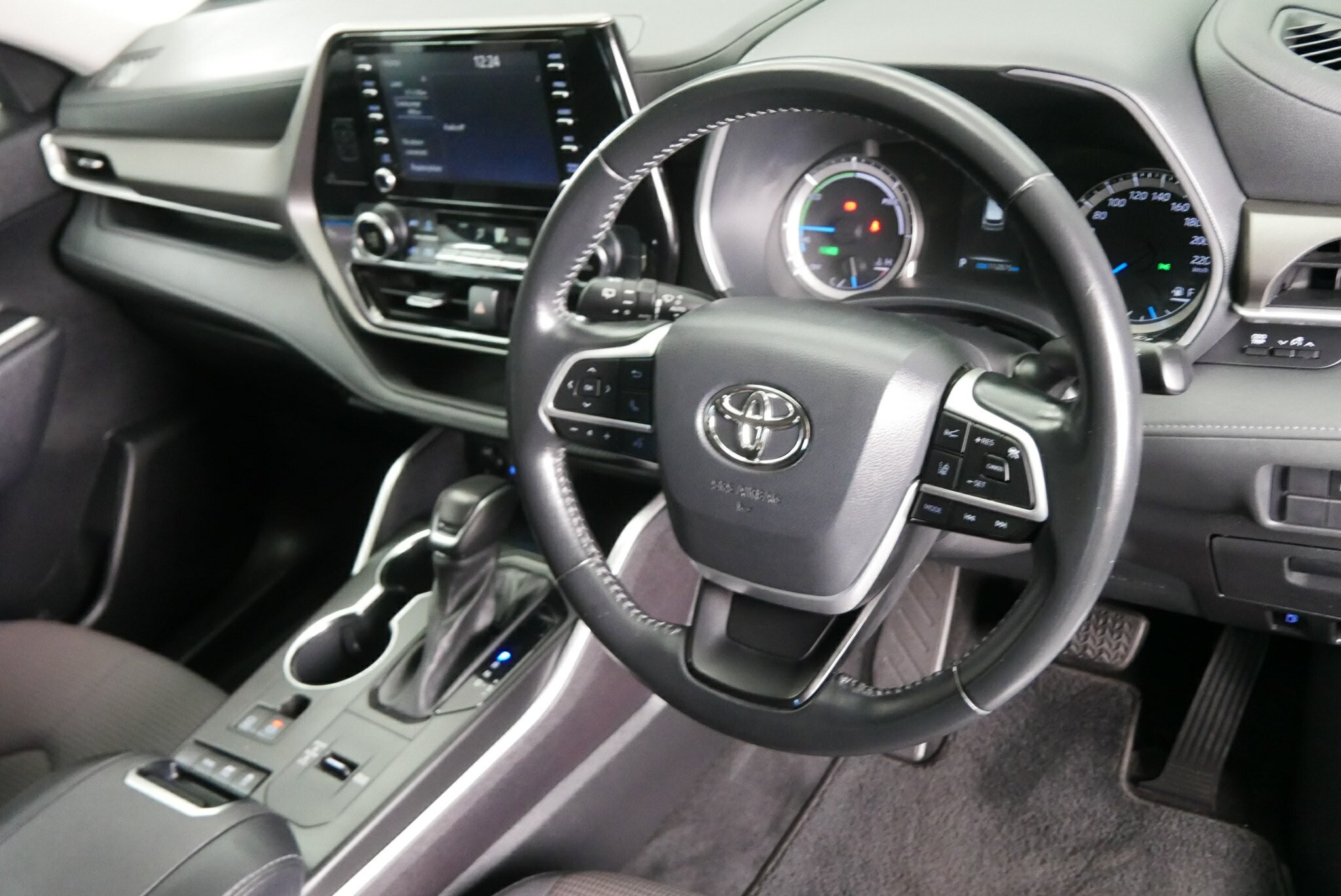 Toyota Kluger image 4