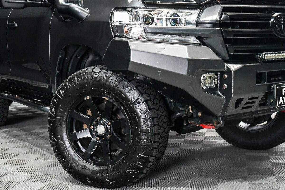 Toyota Landcruiser image 2