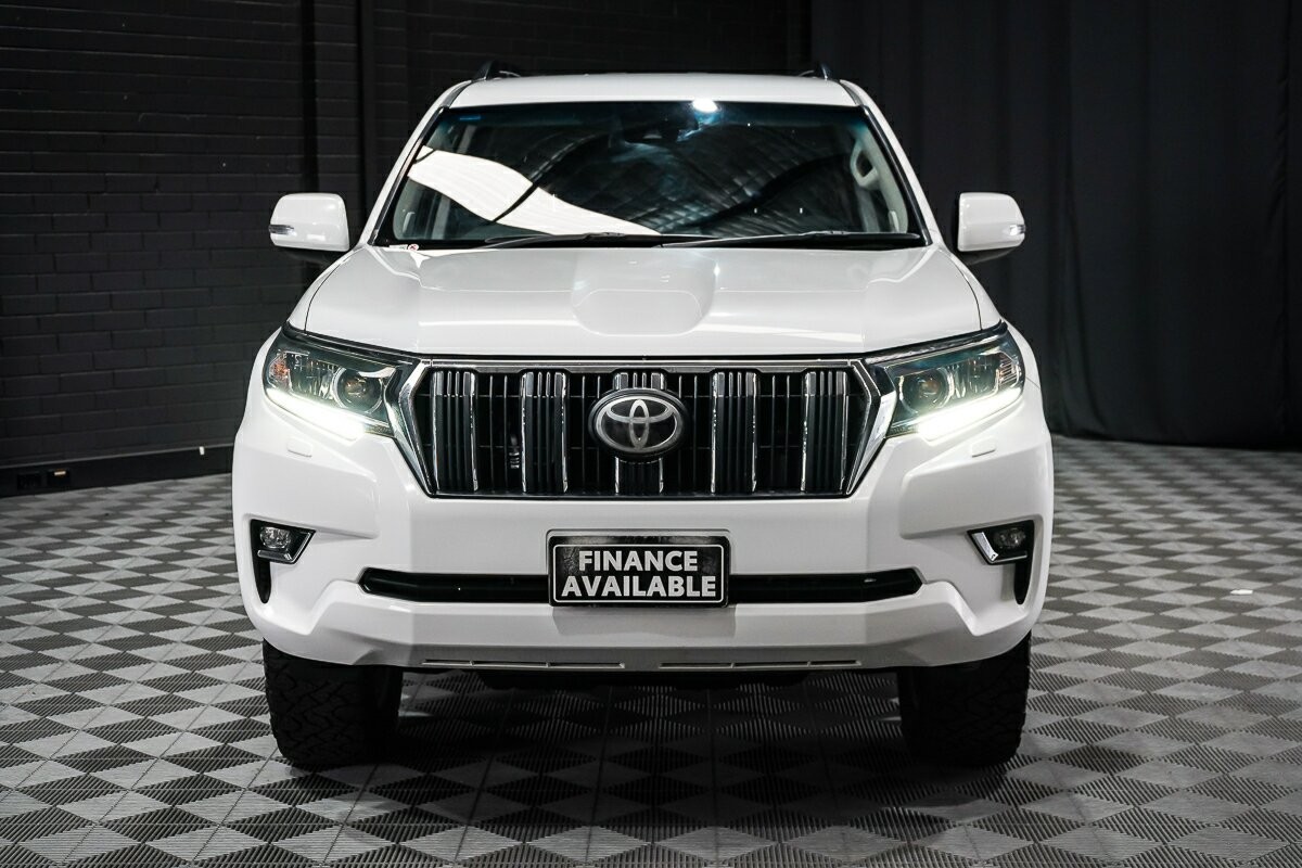 Toyota Landcruiser Prado image 3